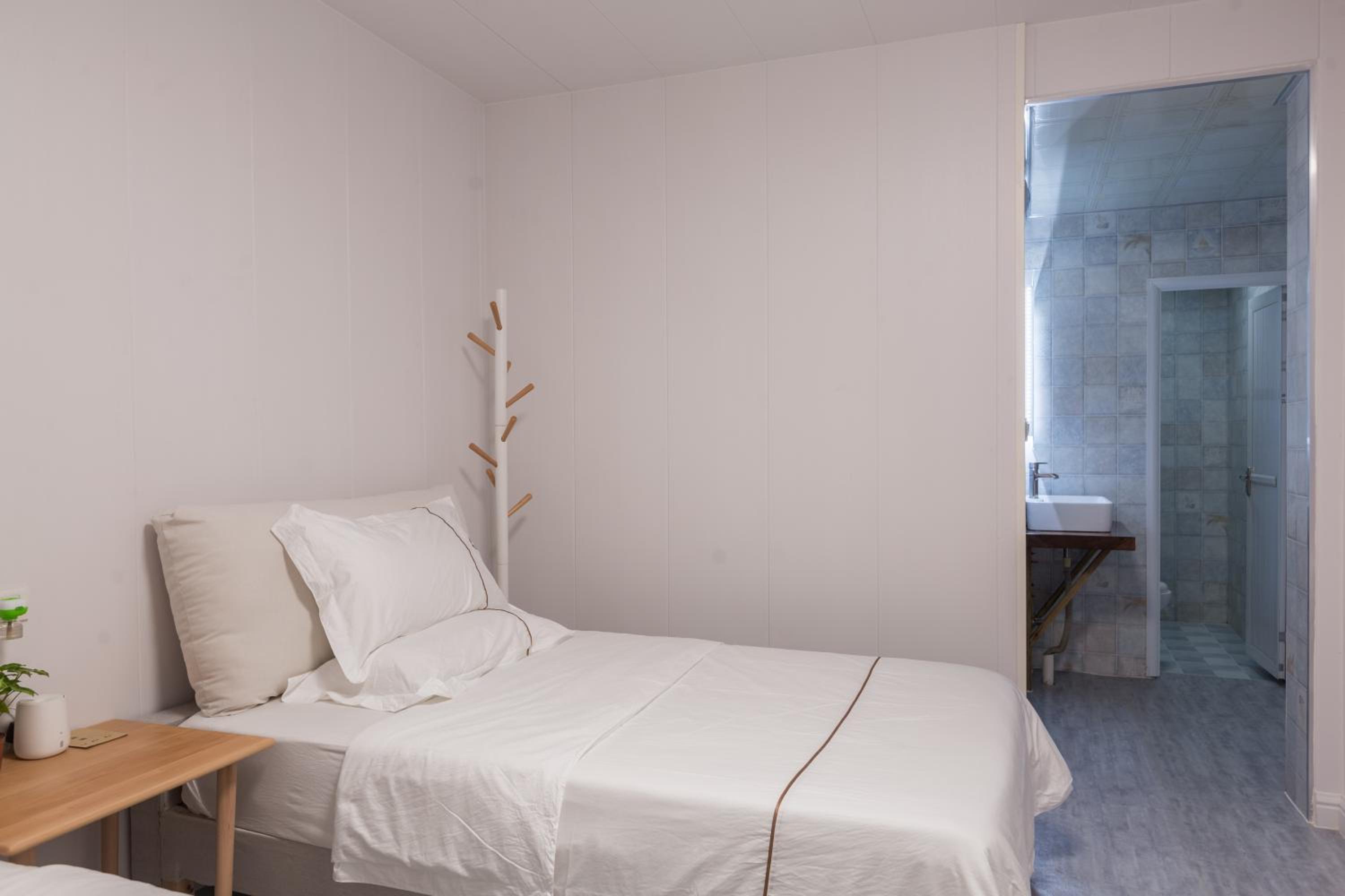 Male Dormitory Room photo 2