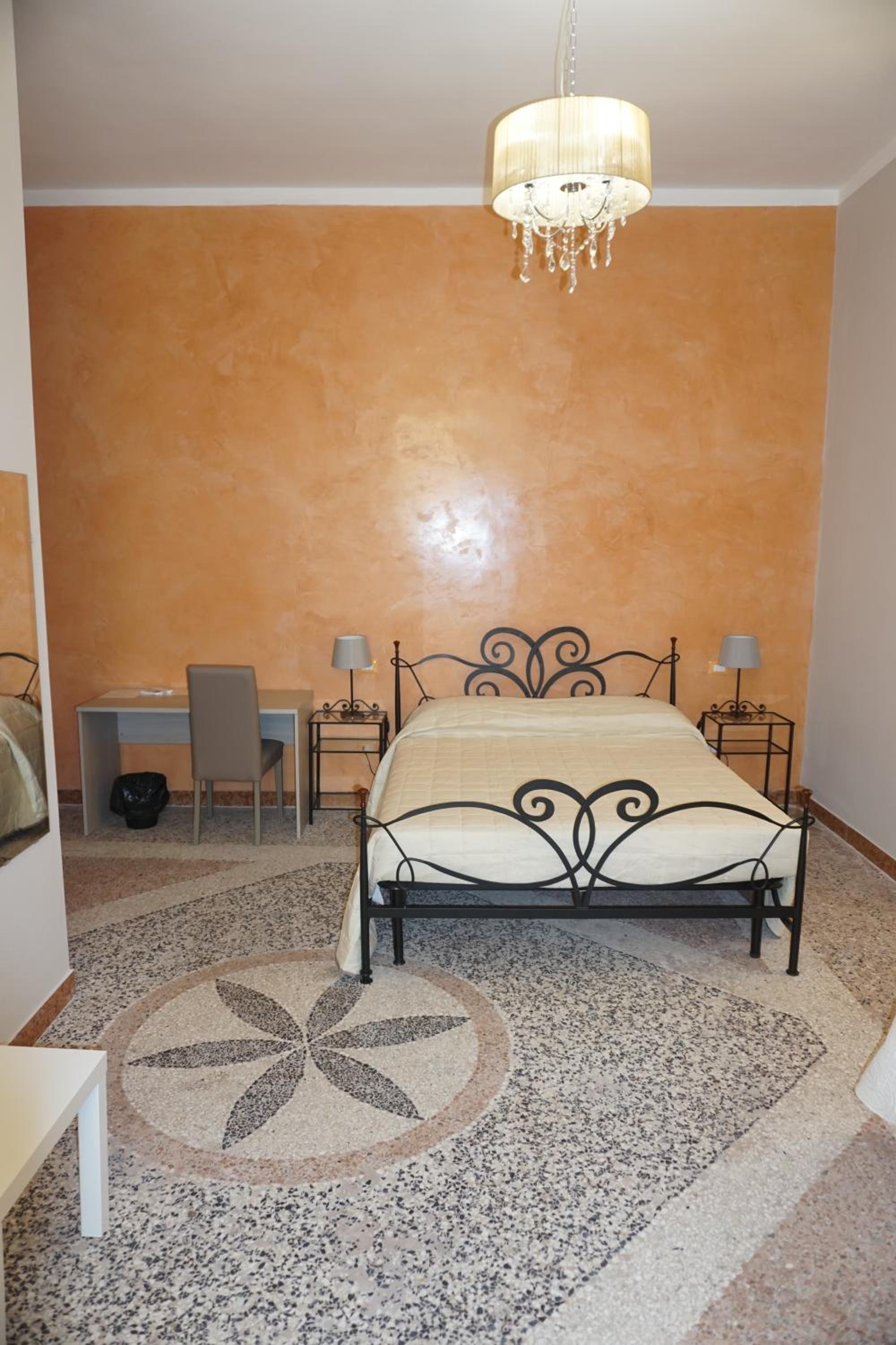 Deluxe Room (2 Adults + 1 Child) - Photo 5