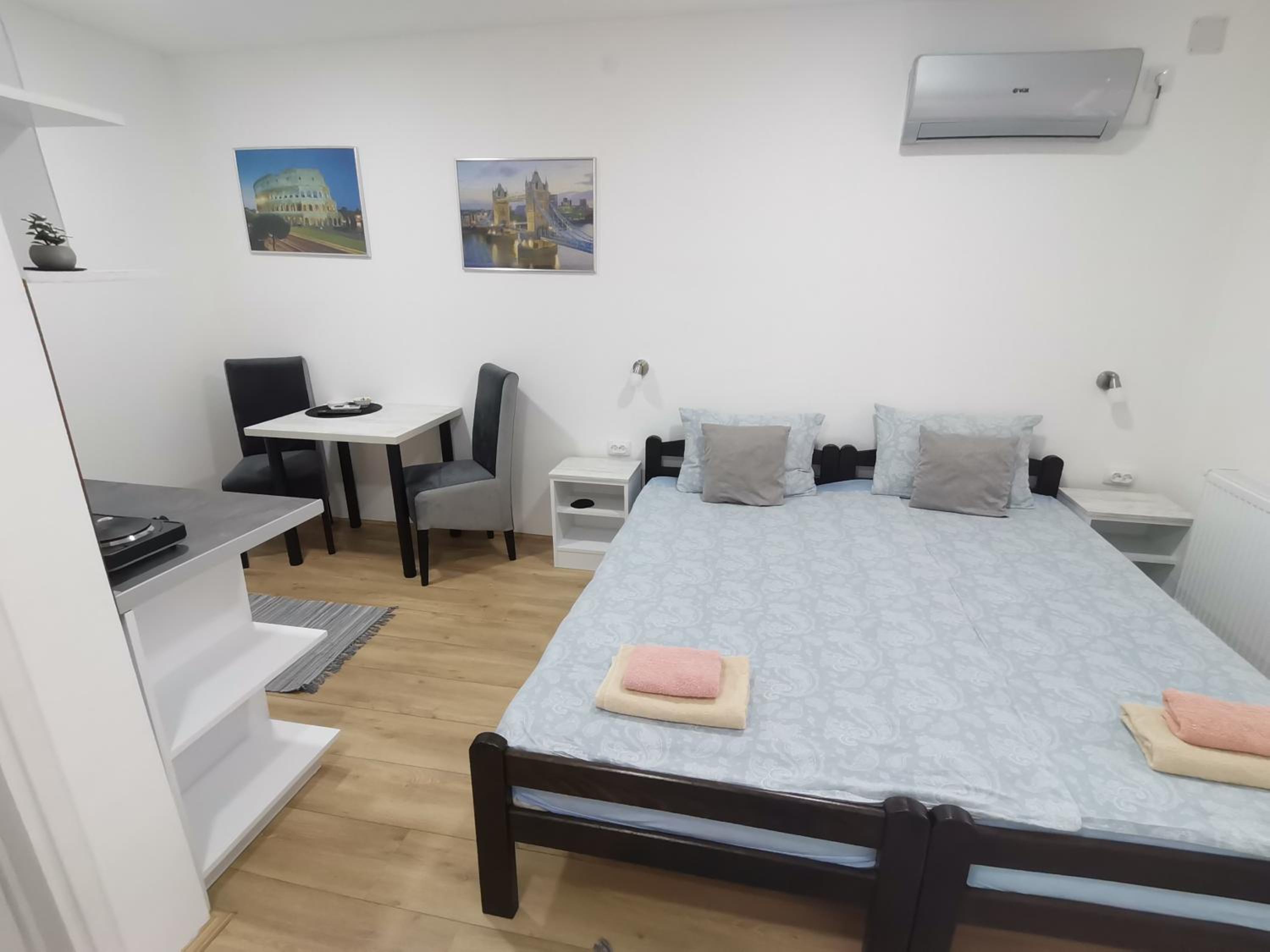 Large Double or Twin Room photo 2