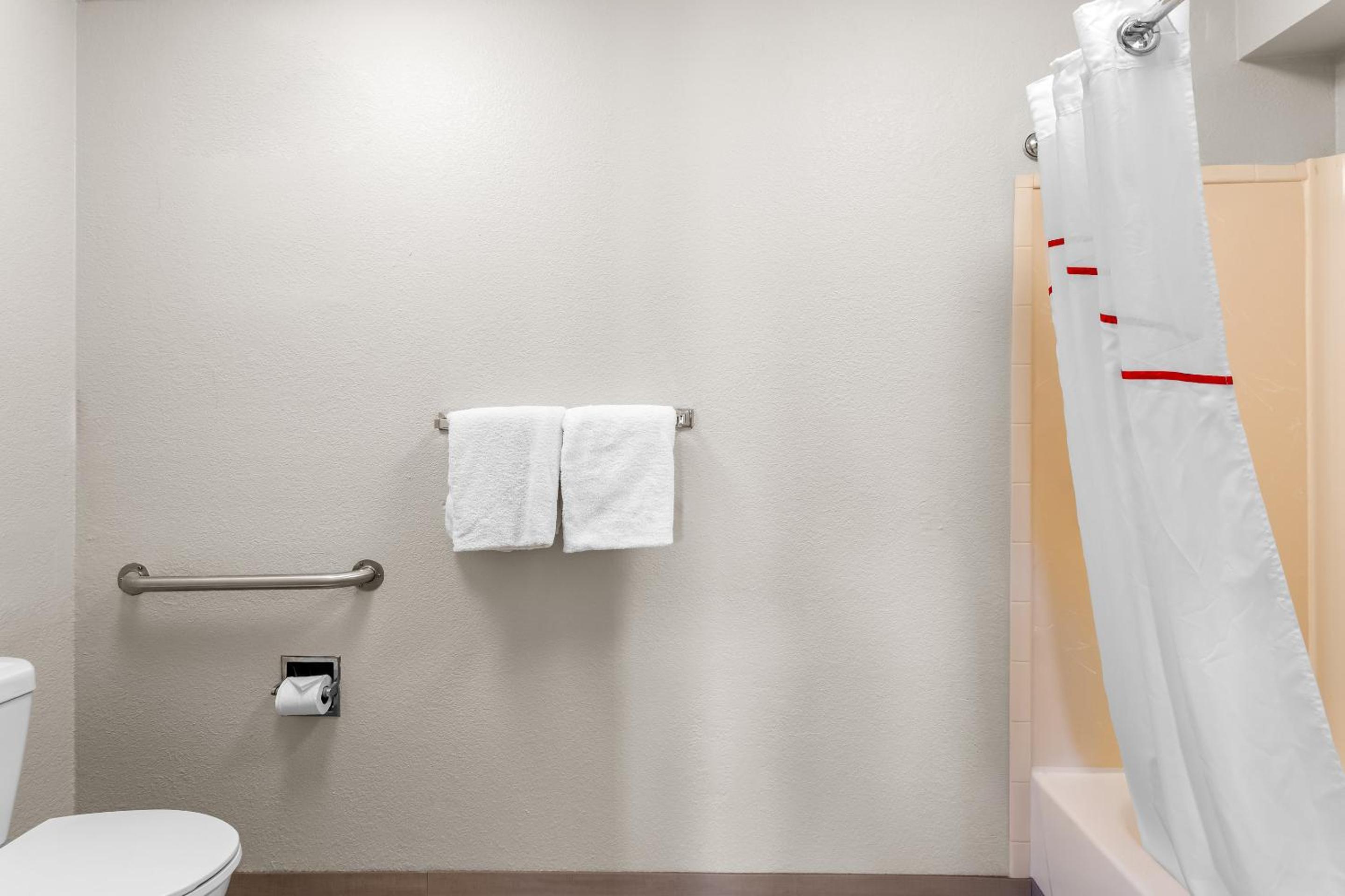 Standard King Room Disability Access Smoke Free - Photo 3