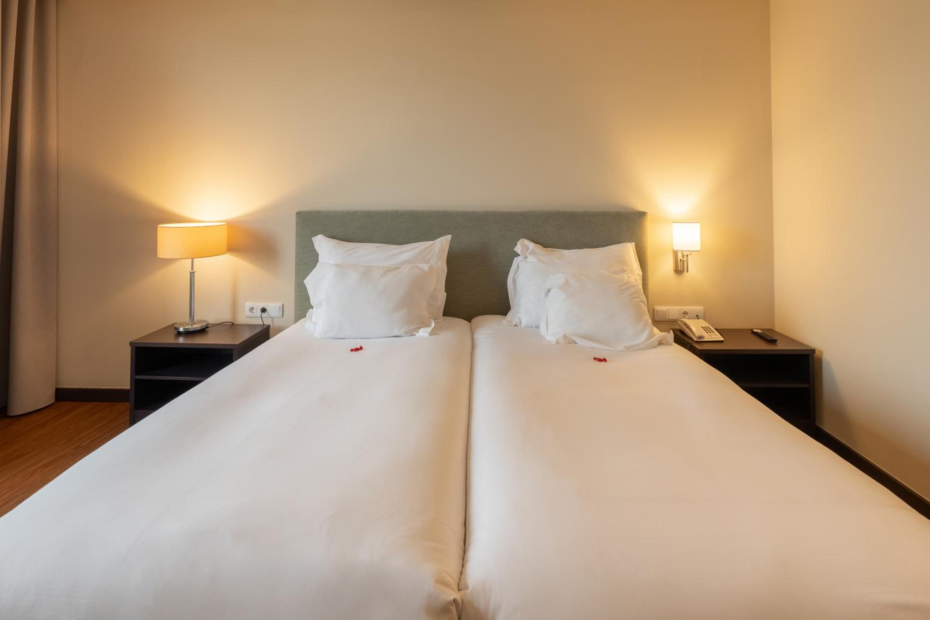 Twin Room - Photo 2