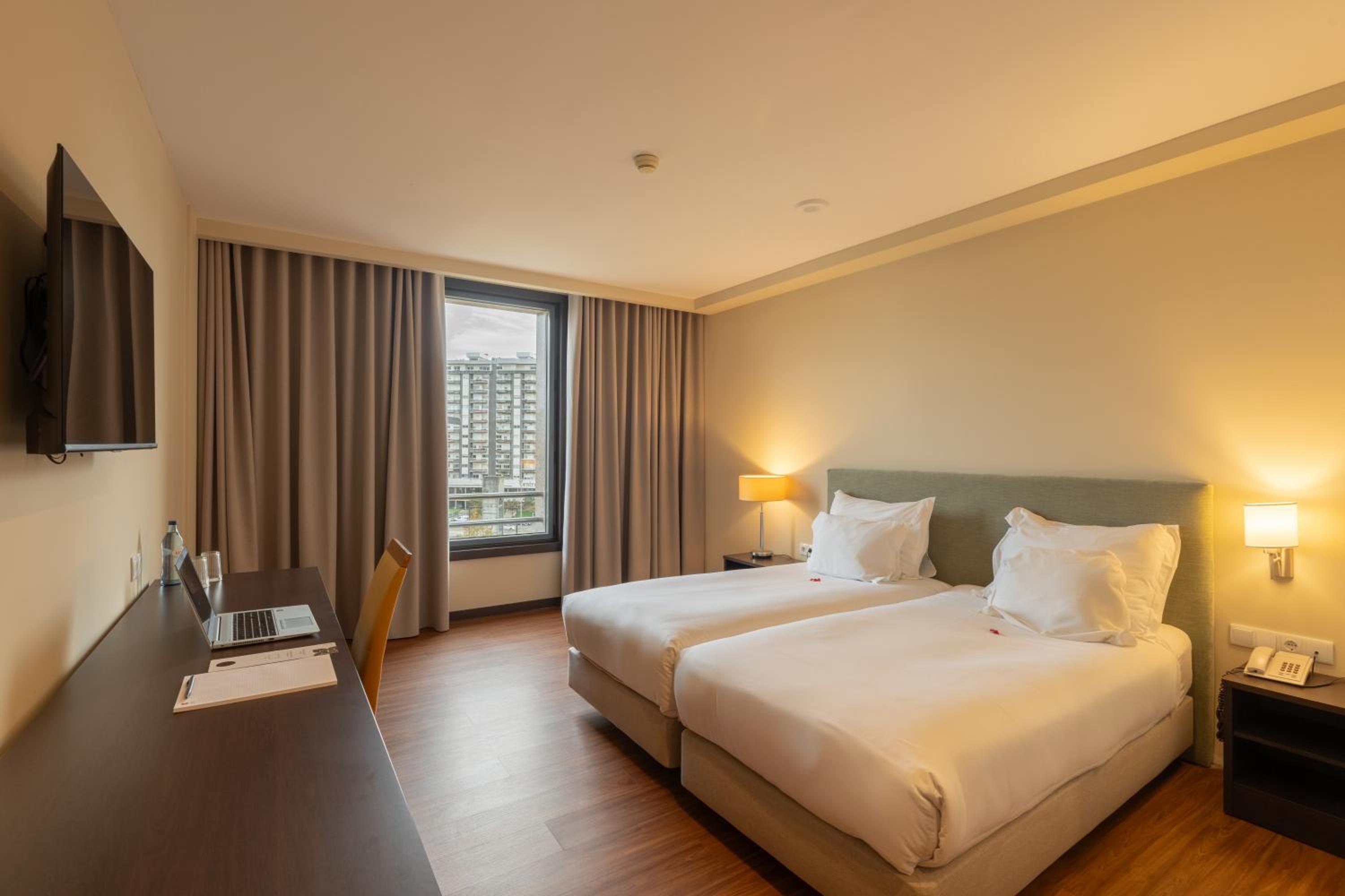 Twin Room - Photo 3