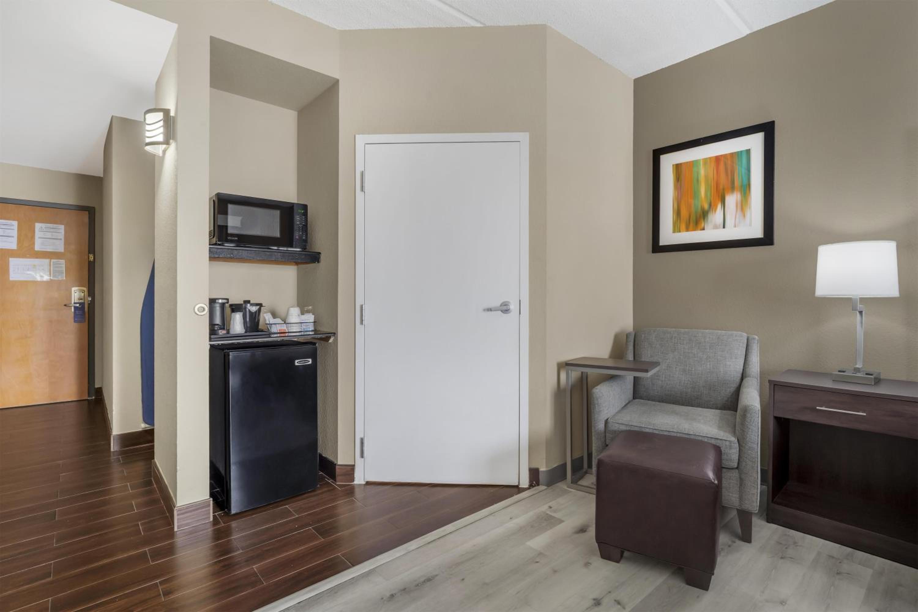Two-Bedroom Suite with Two King Beds and Spa Bath - Non-Smoking - Photo 1