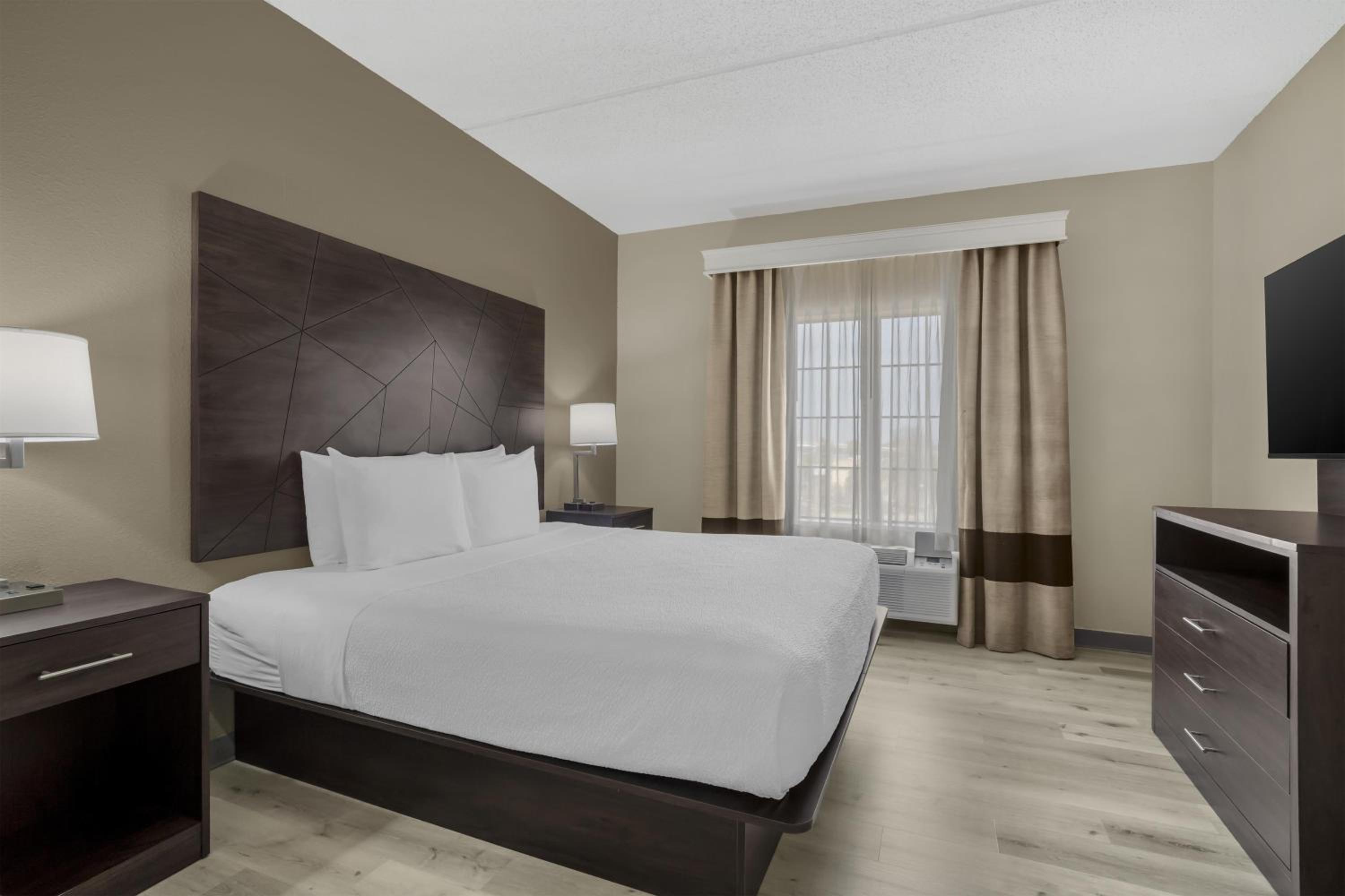 Two-Bedroom Suite with Two King Beds and Spa Bath - Non-Smoking - Photo 3