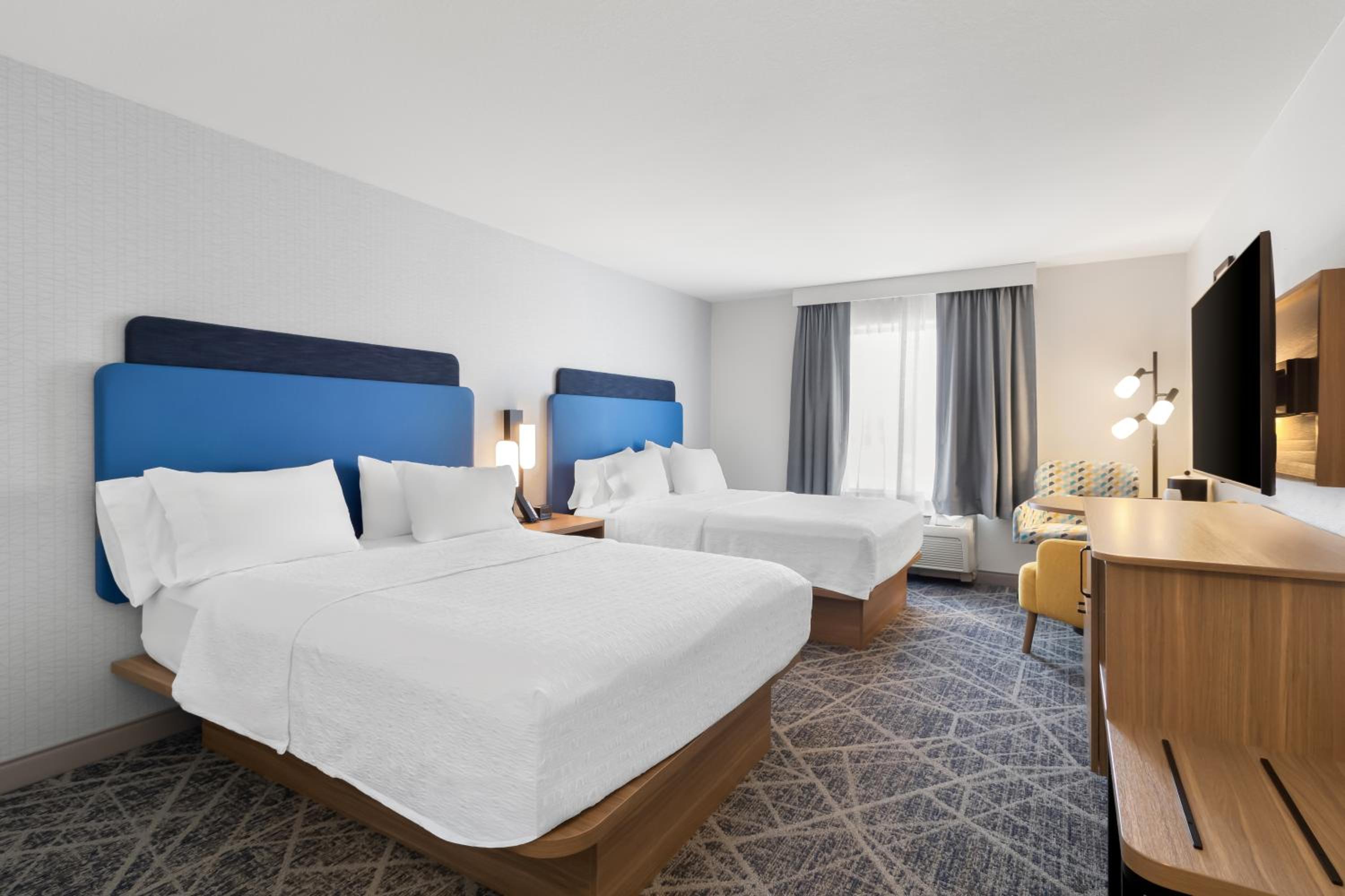 Room with Two Queen Beds - Non-Smoking - Photo 1