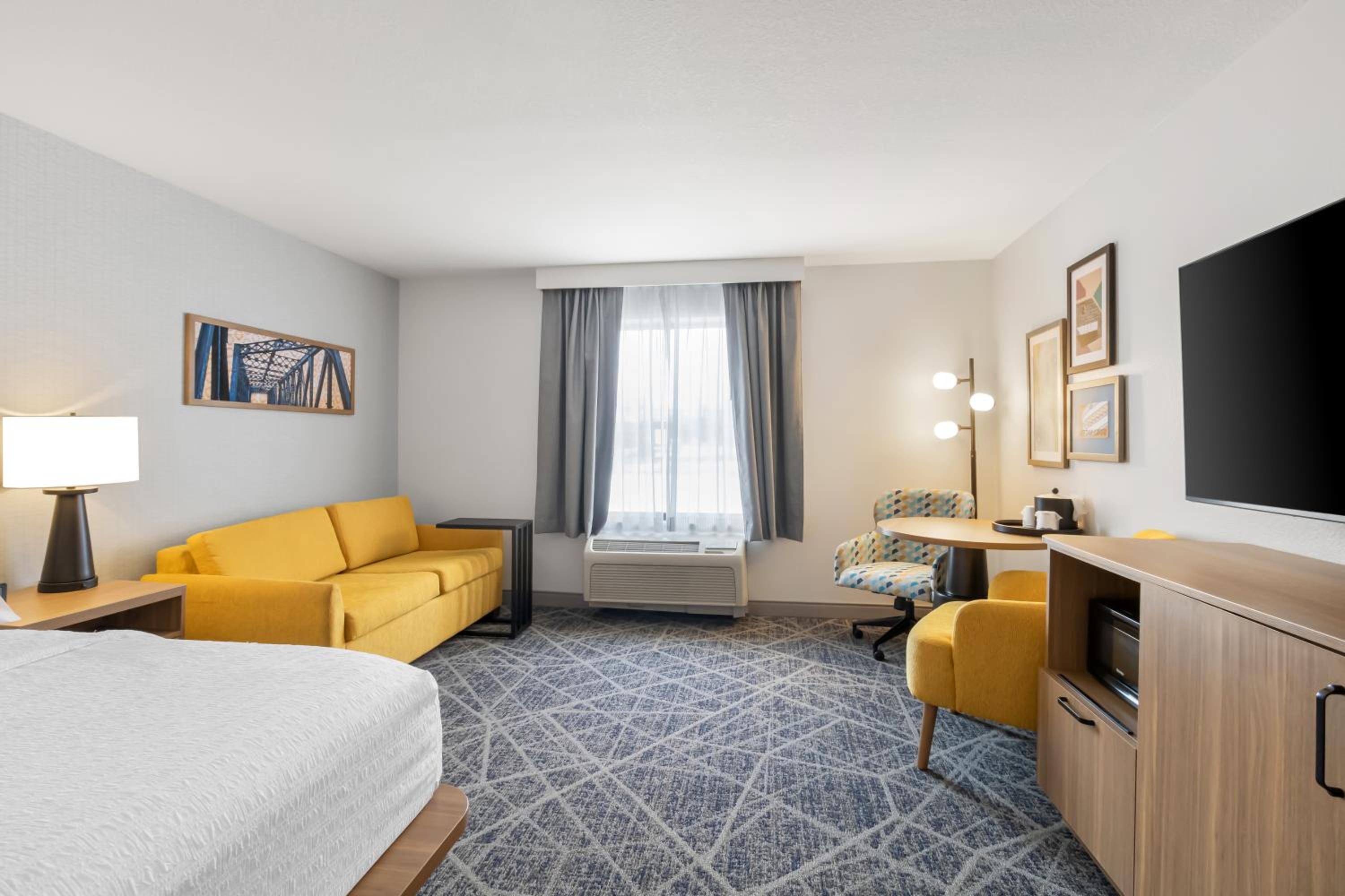 King Studio Suite with Sofa Bed - Non-Smoking
