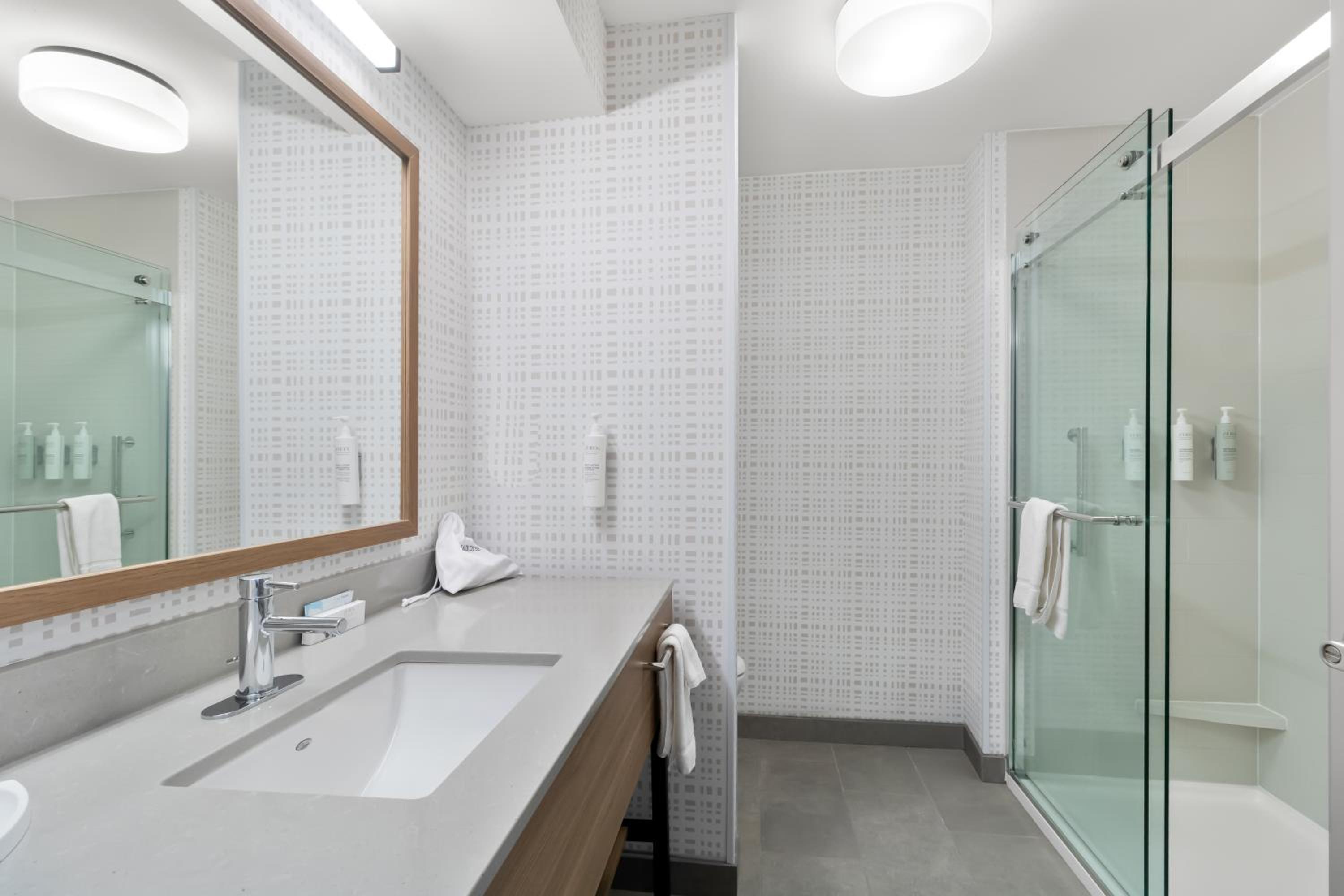 King Studio Suite - Non-Smoking - Photo 3