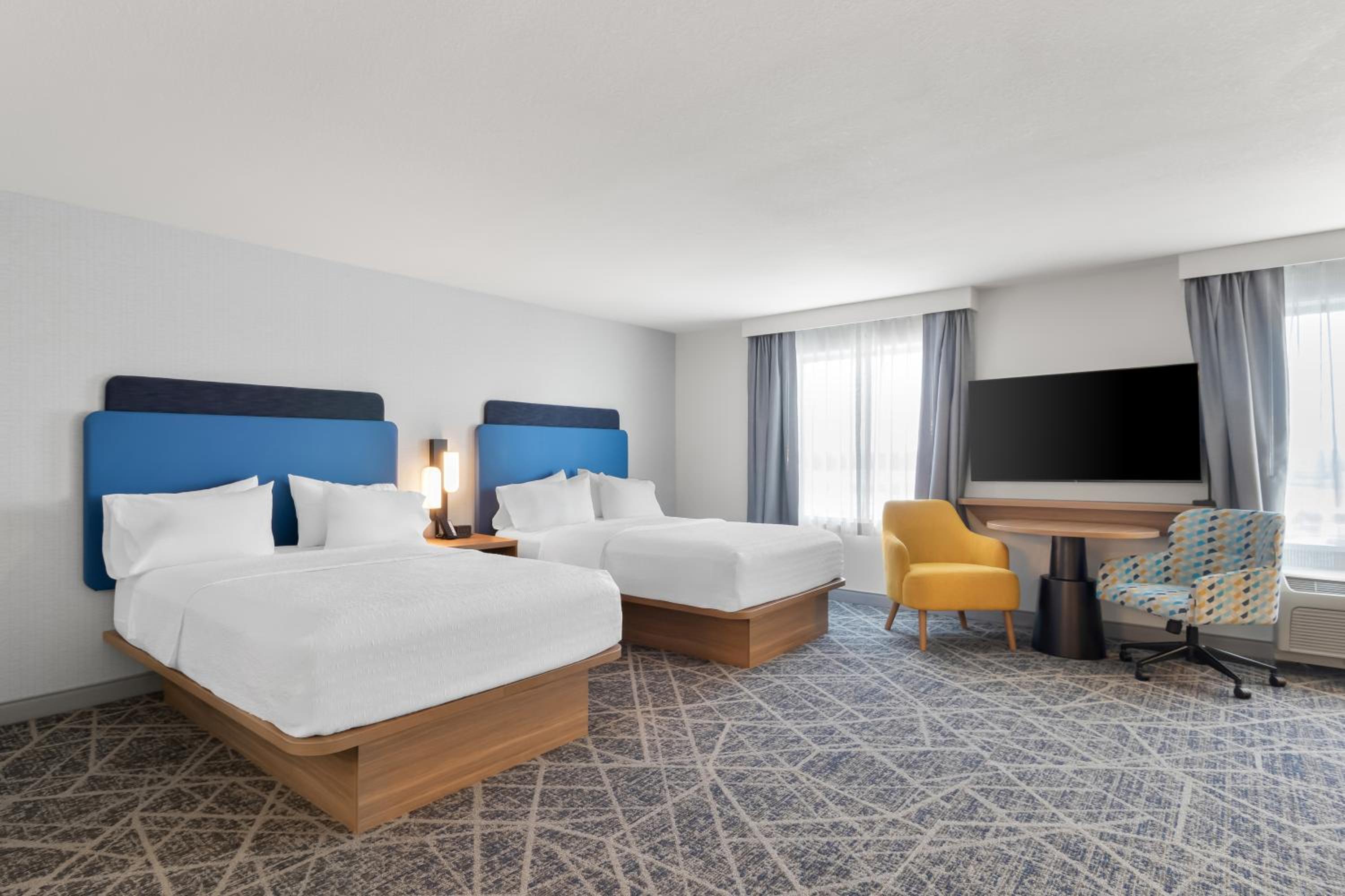 Queen Studio Suite with Two Queen Beds - Non-Smoking - Photo 1