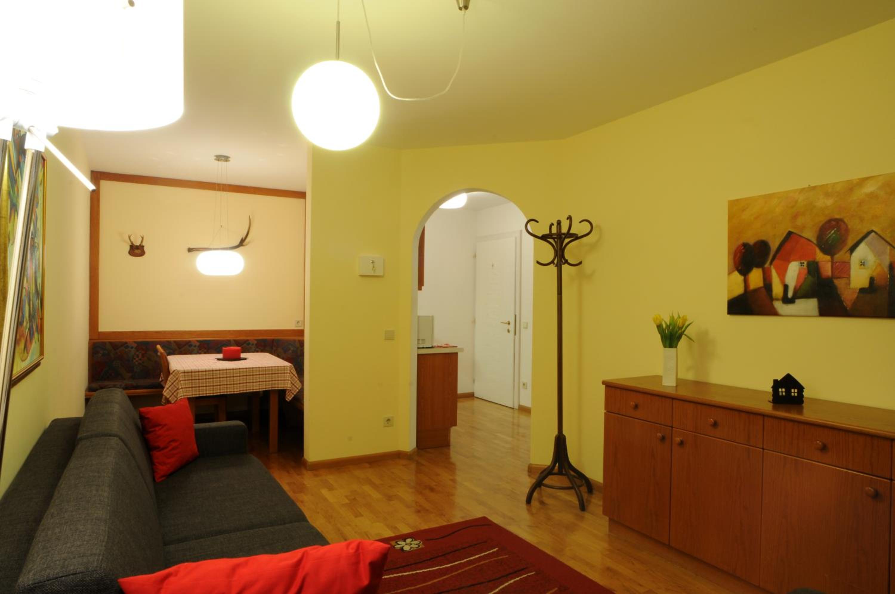 One-Bedroom Apartment photo 1