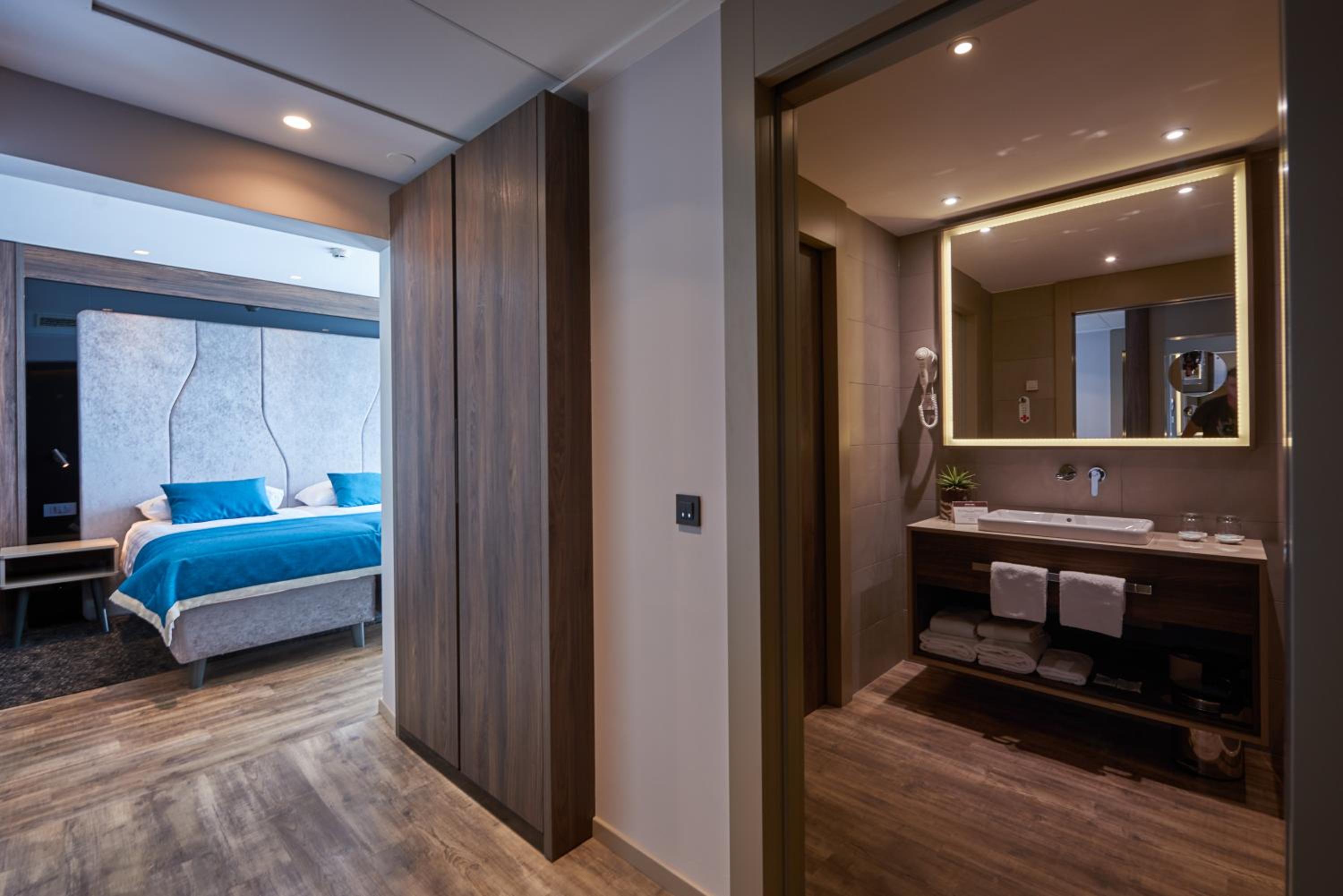 Family Suite with Balcony and Park View photo 3