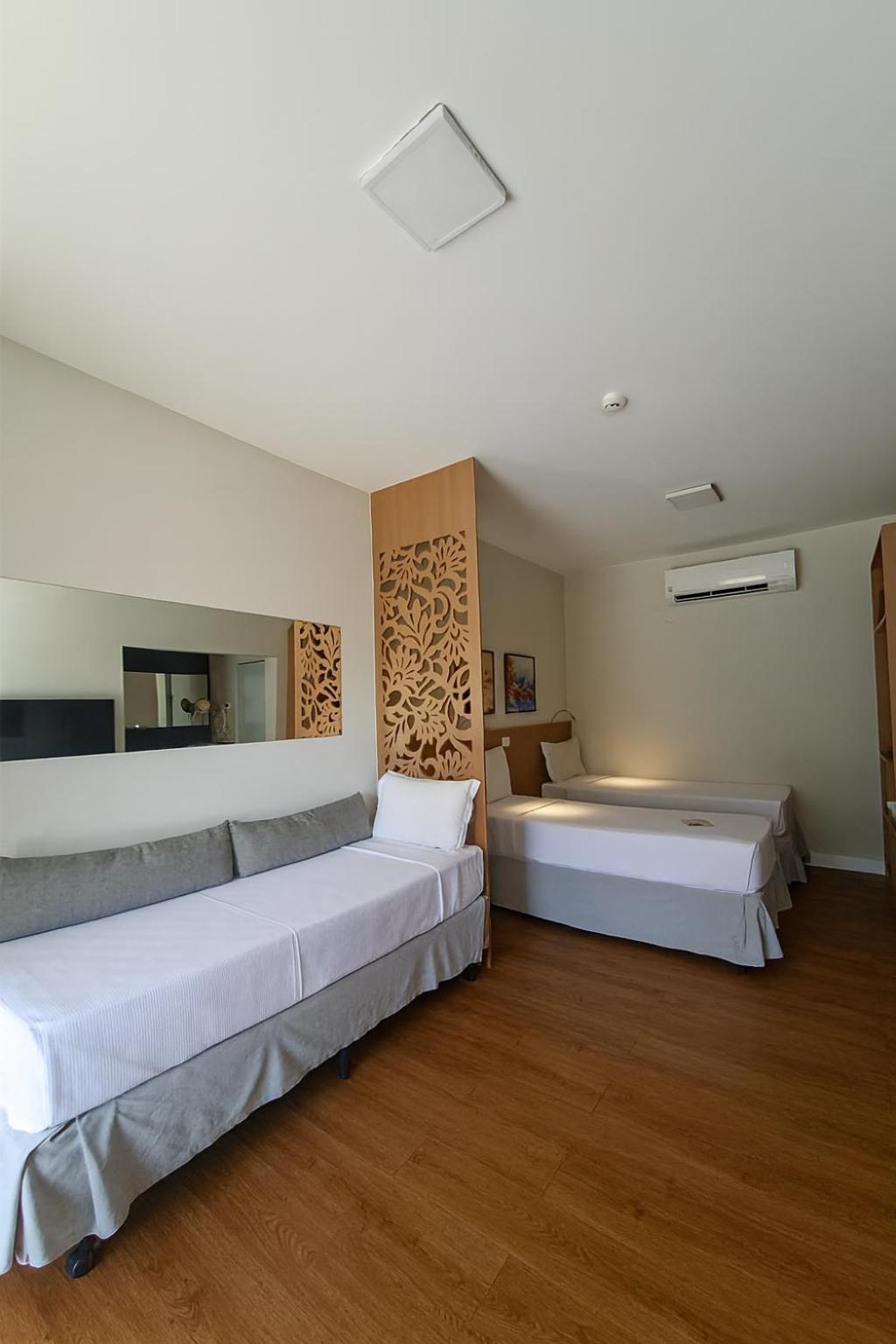 Standard Room With Three Single Beds - Photo 2