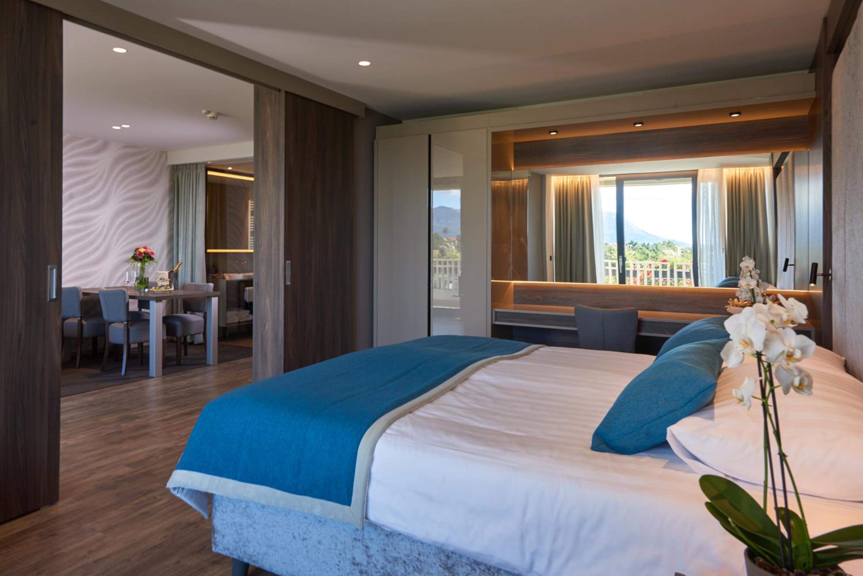 Family Suite with Balcony and Park View photo 2