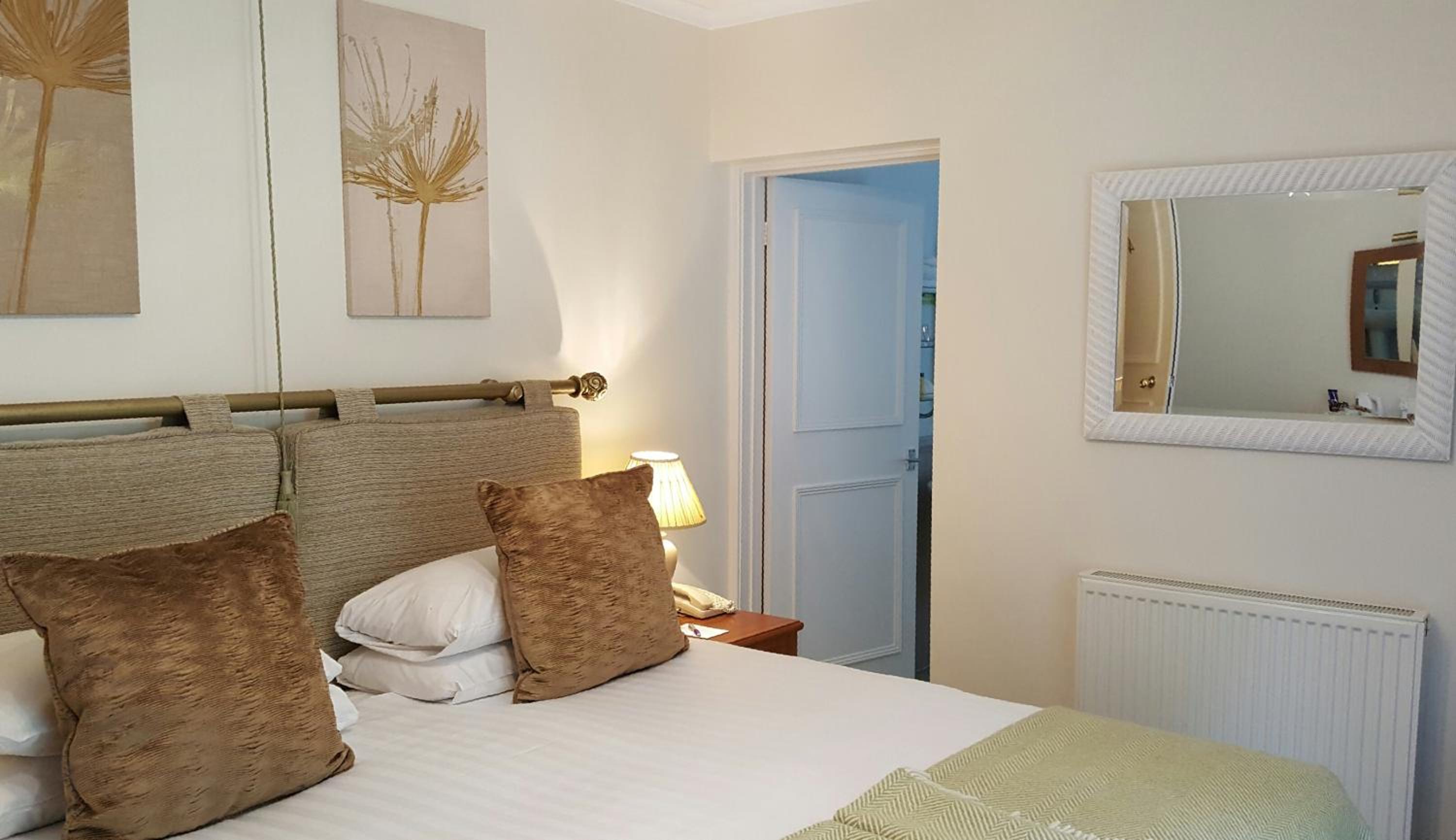 Standard Twin Room - Photo 3