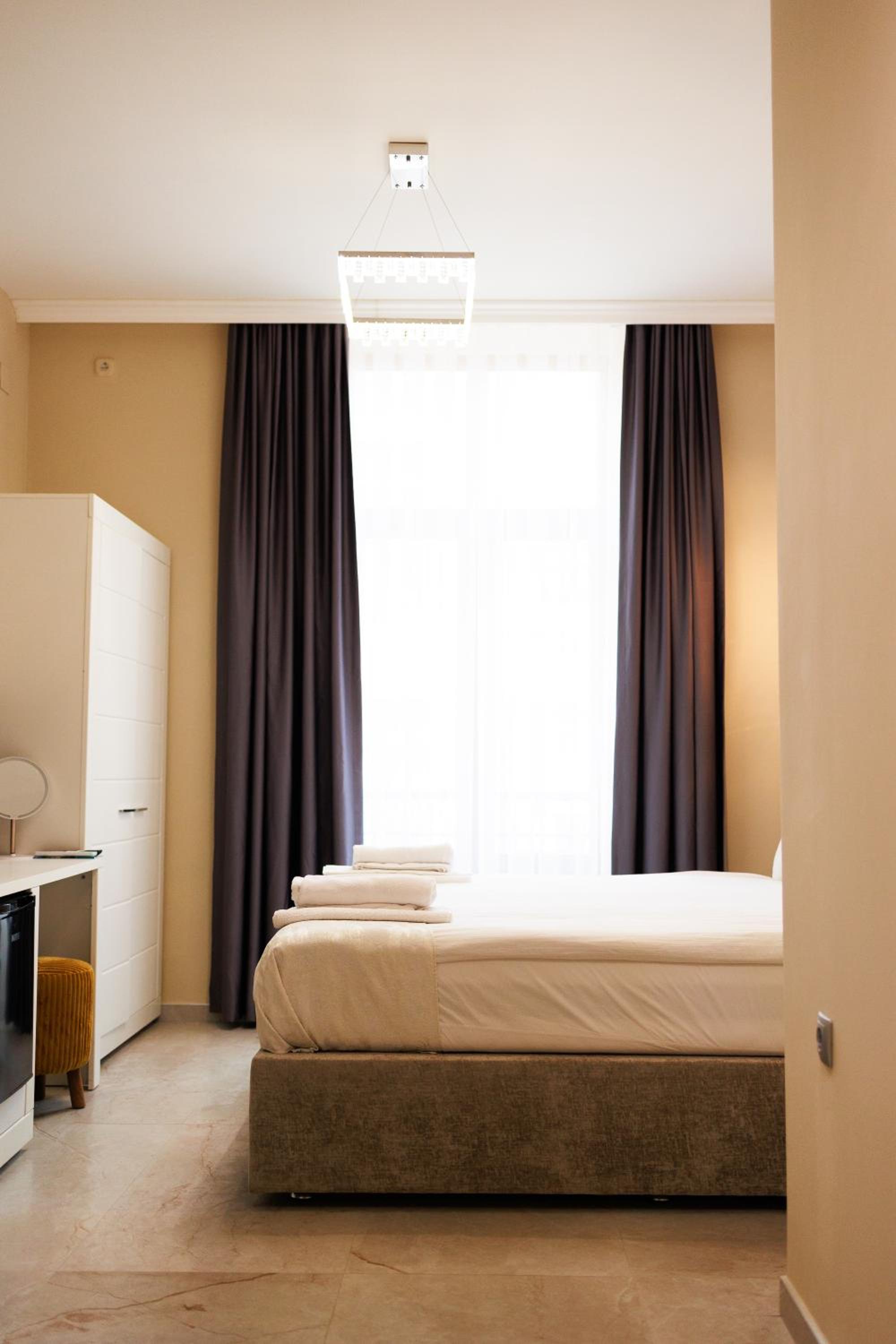 Deluxe Double or Twin Room with Mountain View