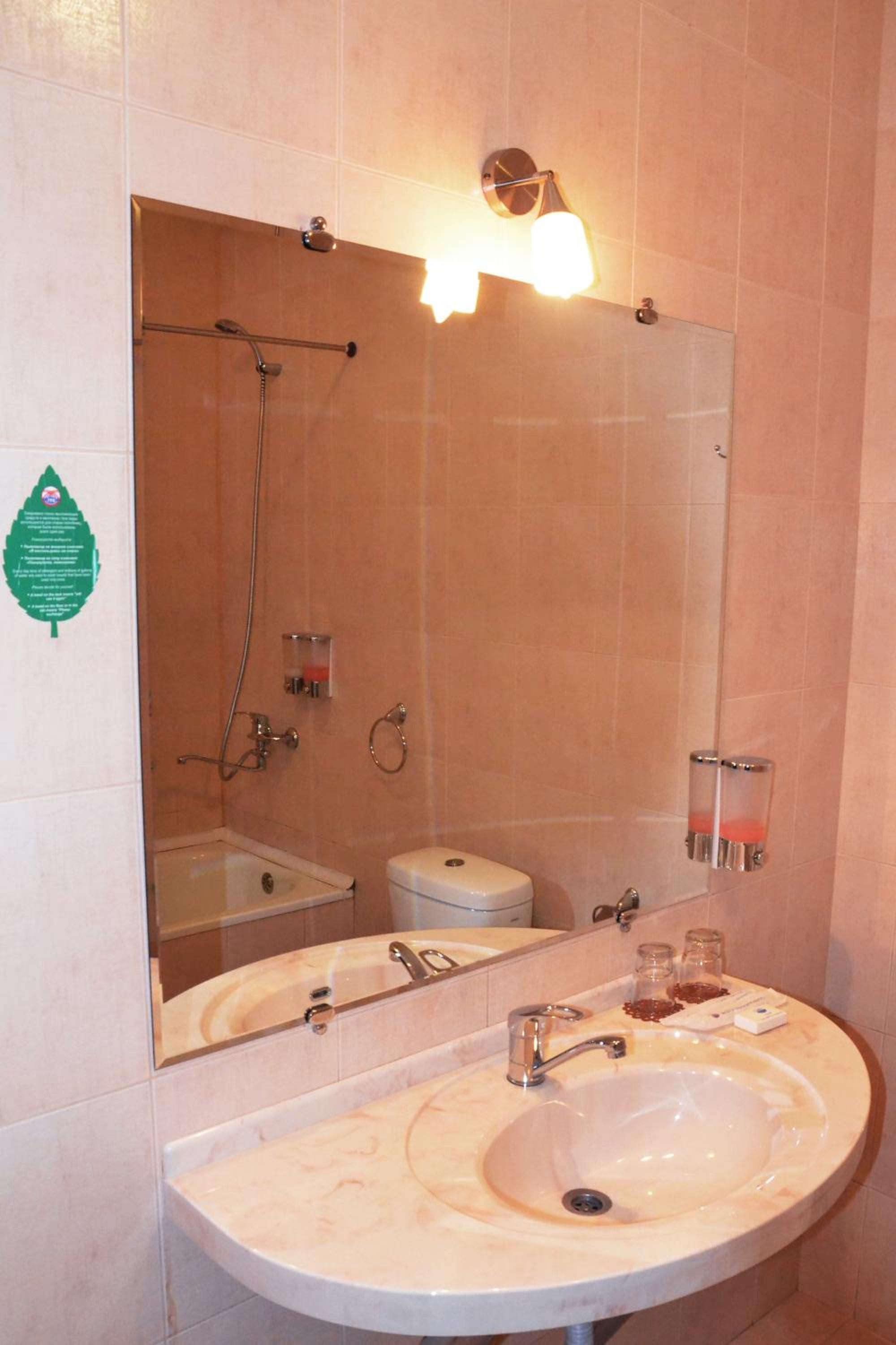 Standard Double or Twin Room - Photo 8