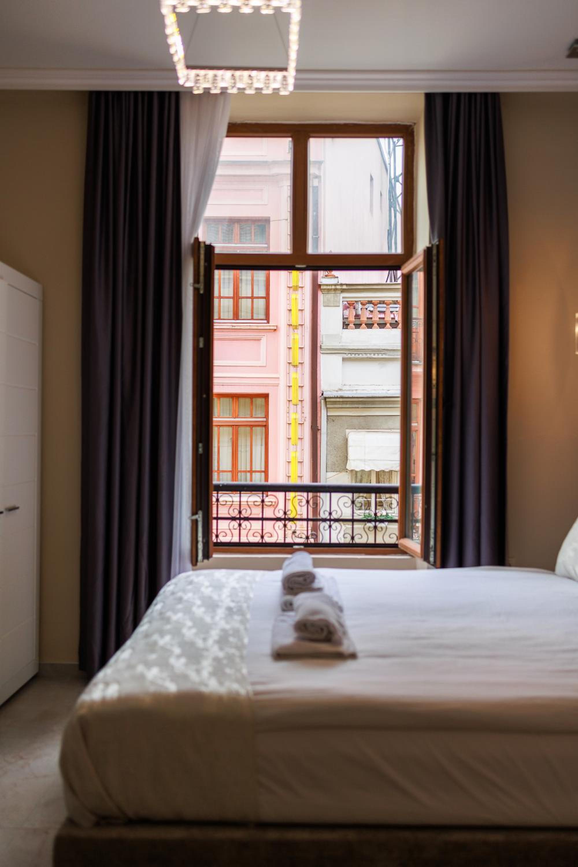Deluxe Double or Twin Room with Mountain View photo 2