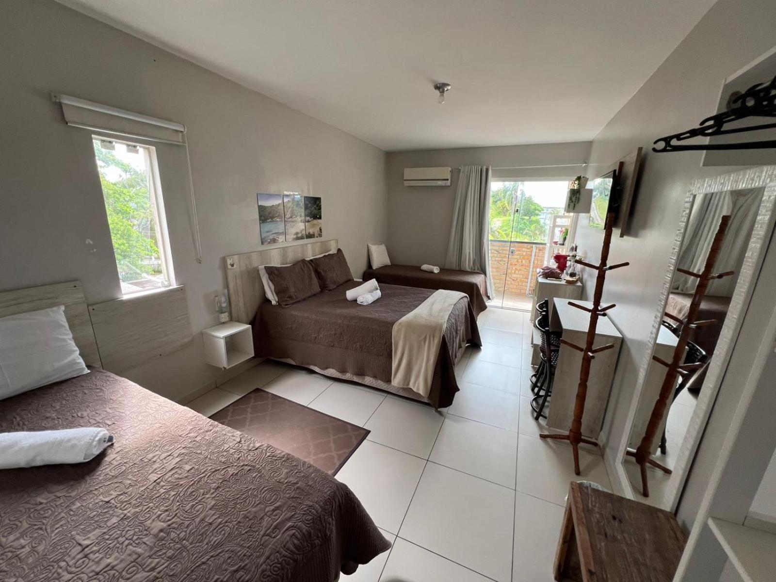Deluxe One-Bedroom Apartment with City View photo 3