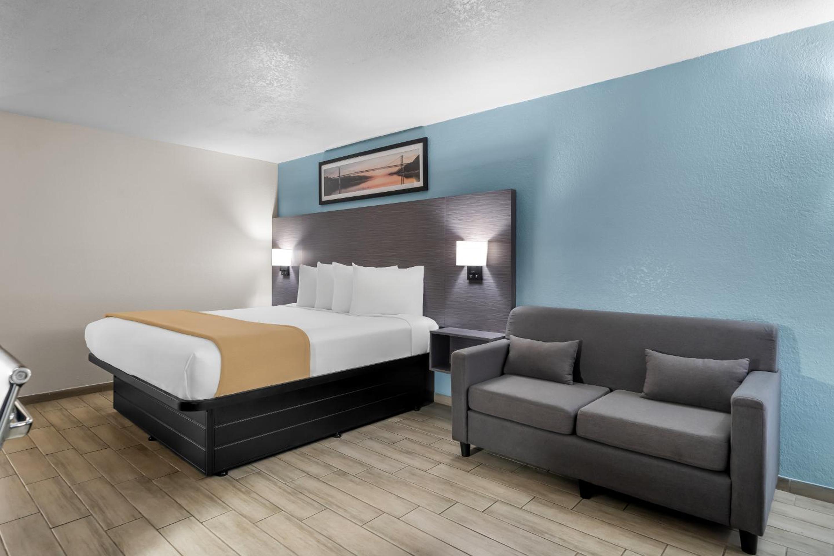 King Room - Non-Smoking photo 3