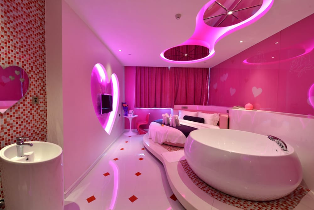 Premium Double Room with Round Bed photo 1