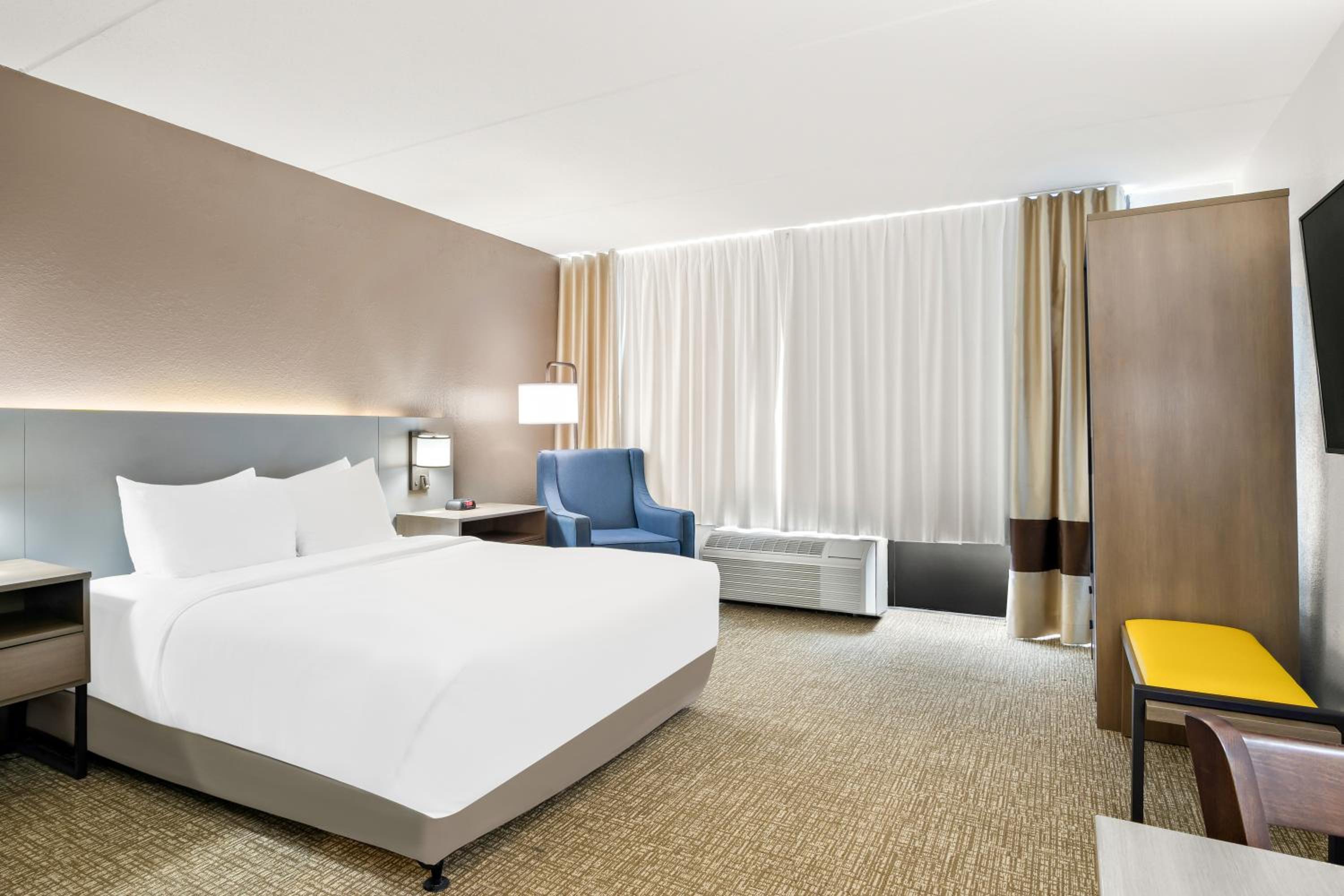 Queen Room - Disability Access - Photo 4