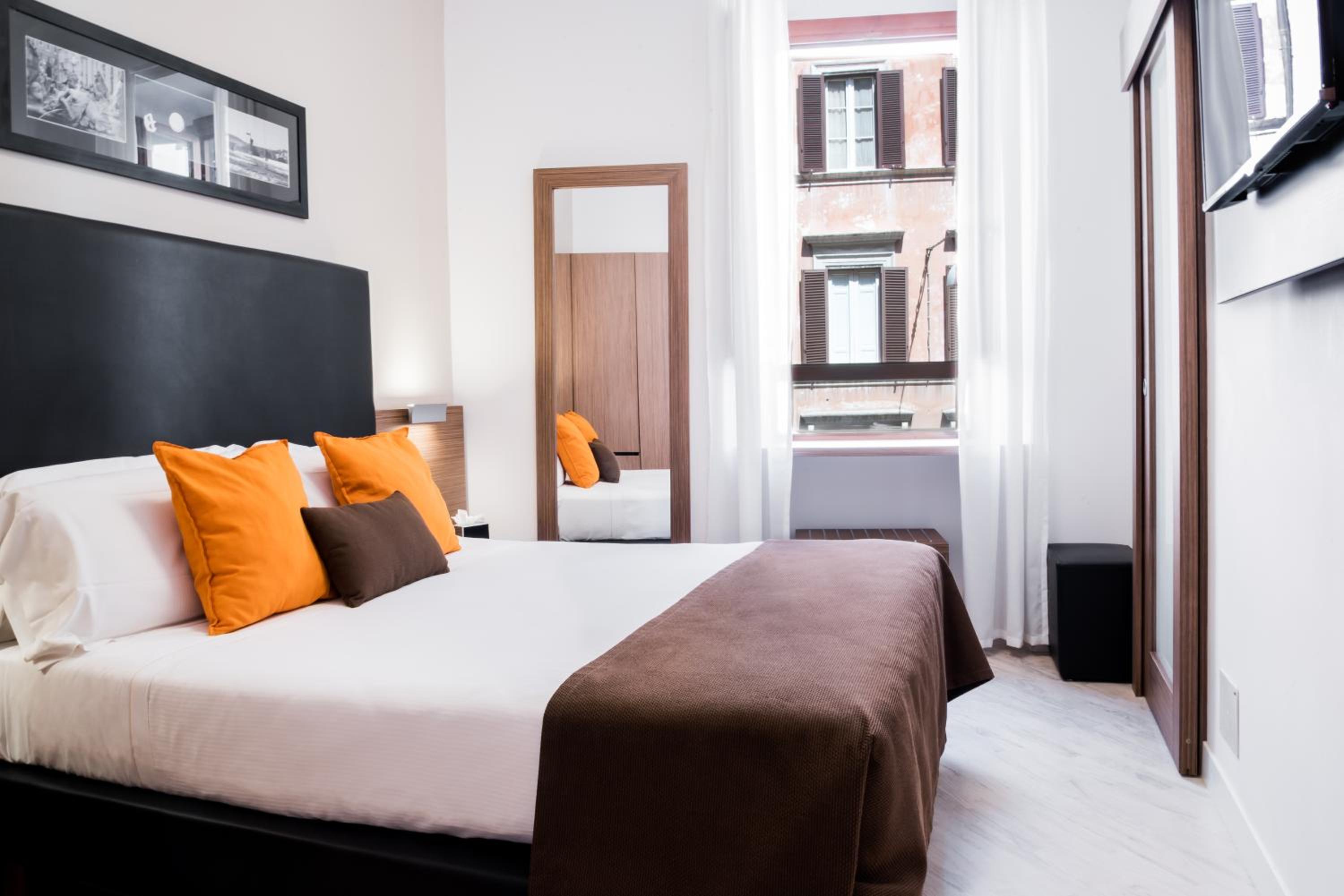 Double or Twin Room thumbnail 5