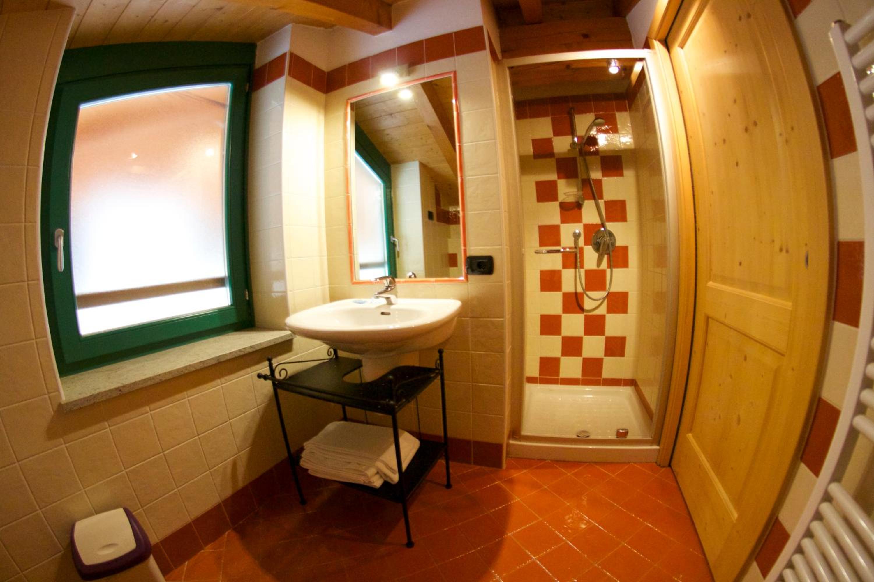 Double Room - Photo 11