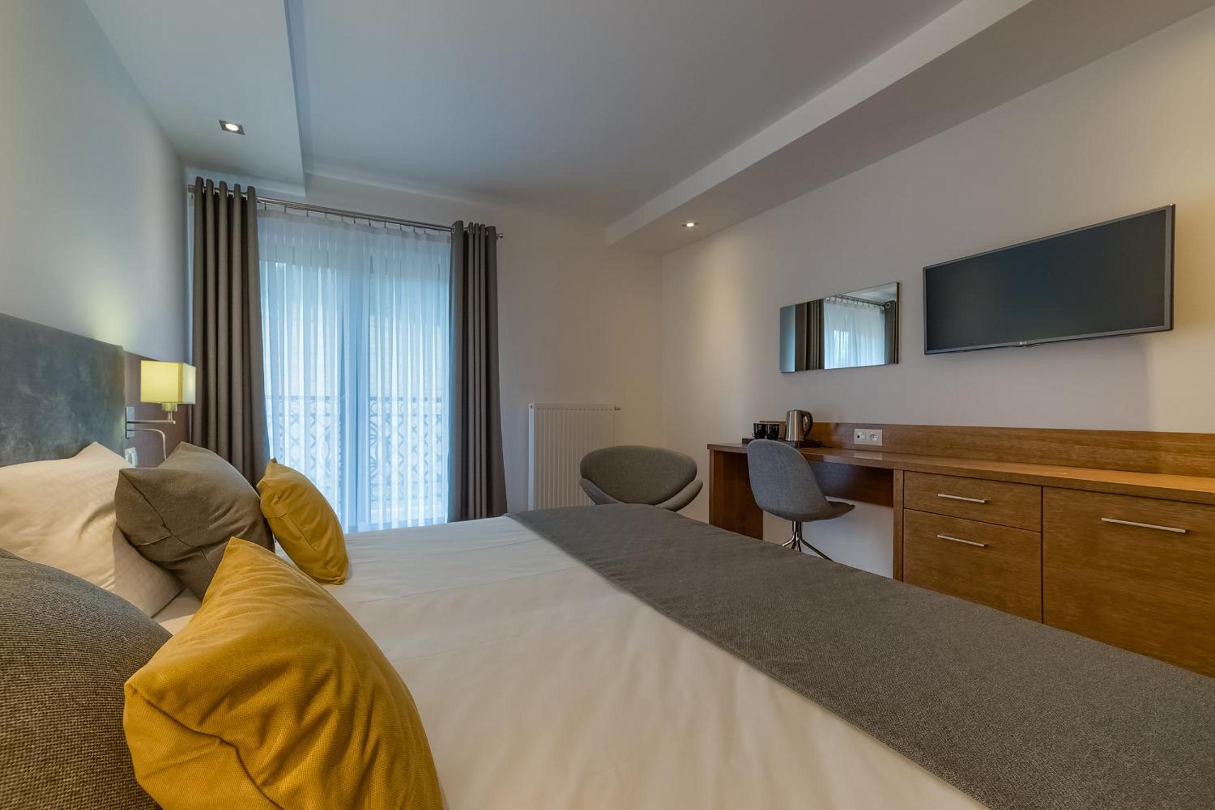 Standard Twin Room - Photo 10