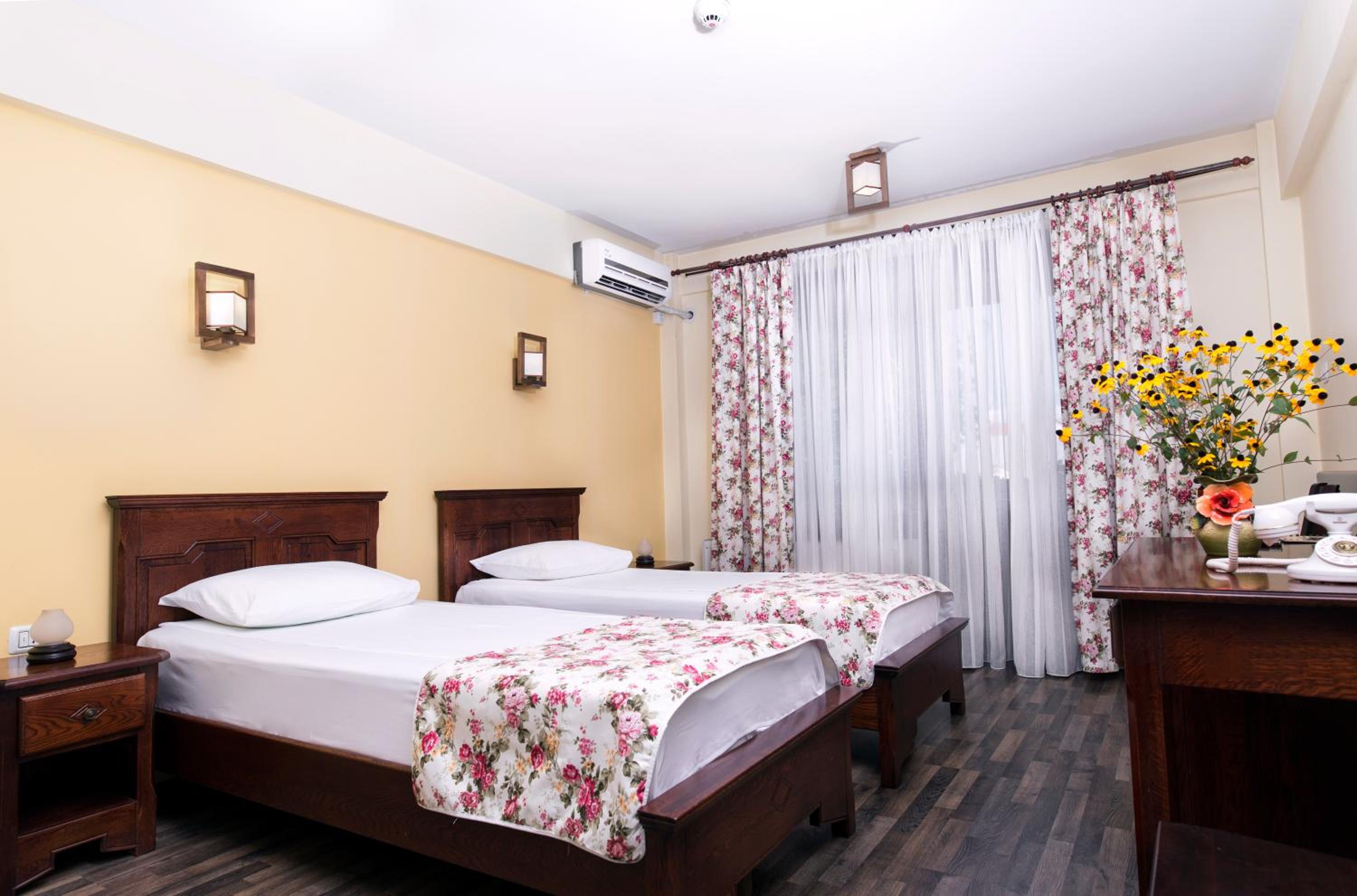 One-Bedroom Suite photo 1