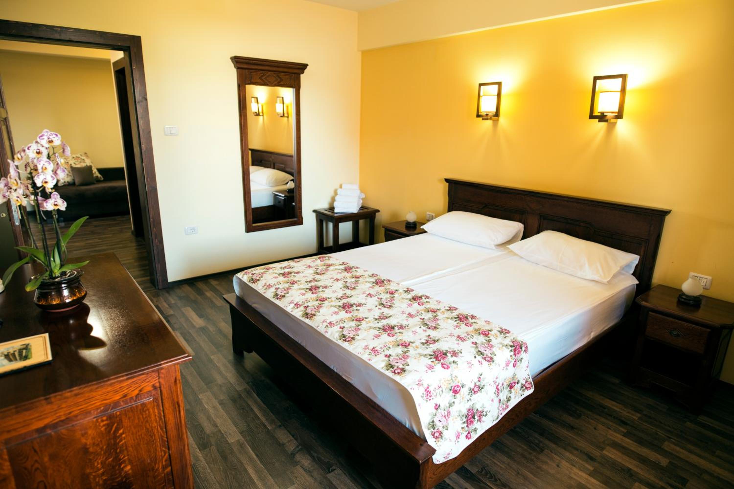 One-Bedroom Suite photo 3