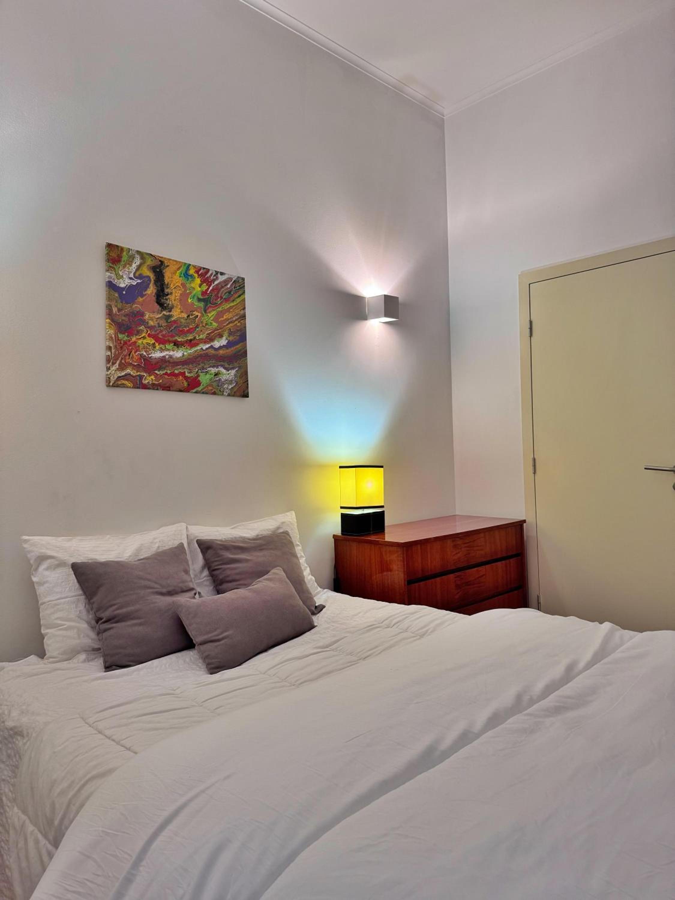 One-Bedroom Apartment with City View photo 2