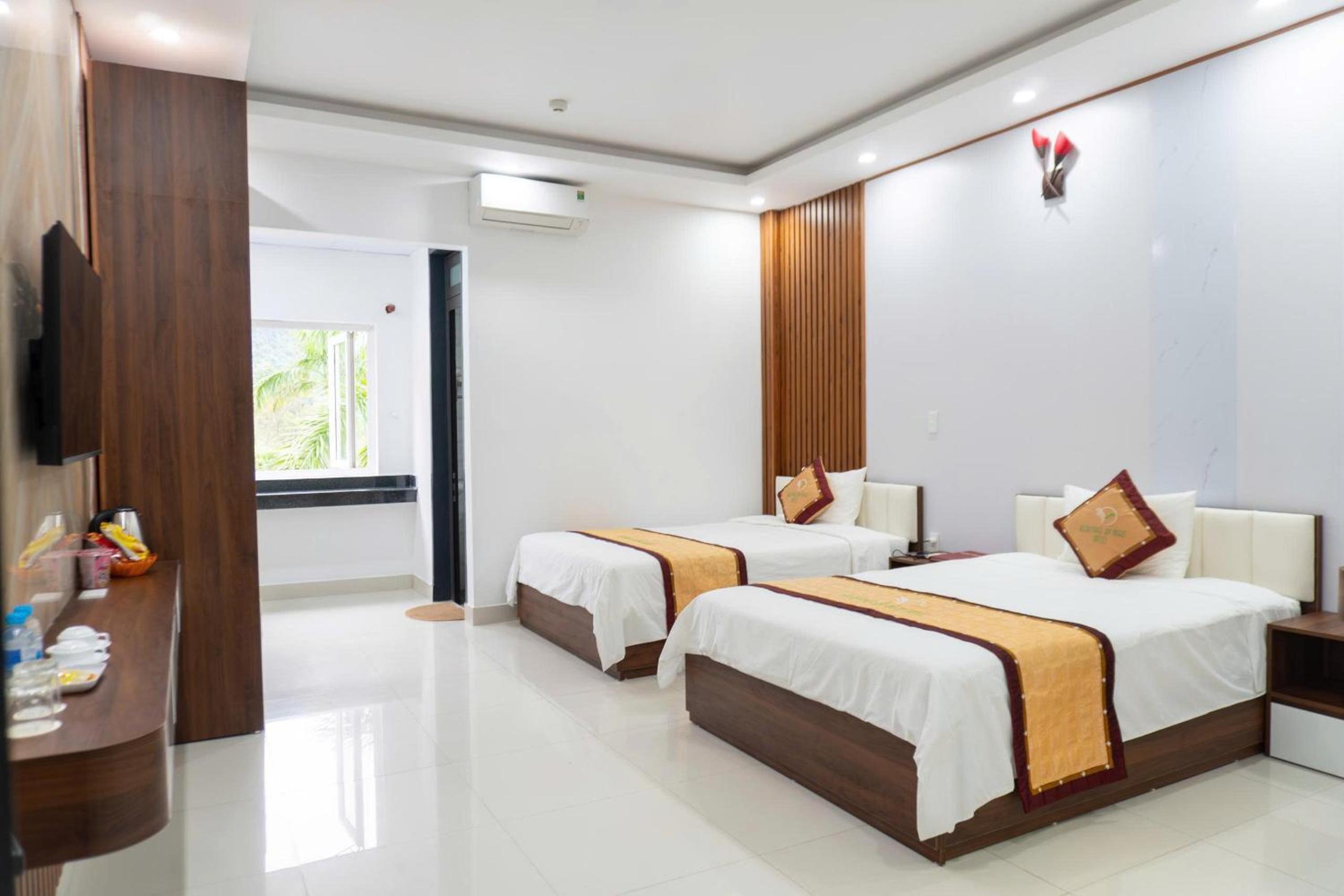 Superior Double or Twin Room with Pool View photo 3