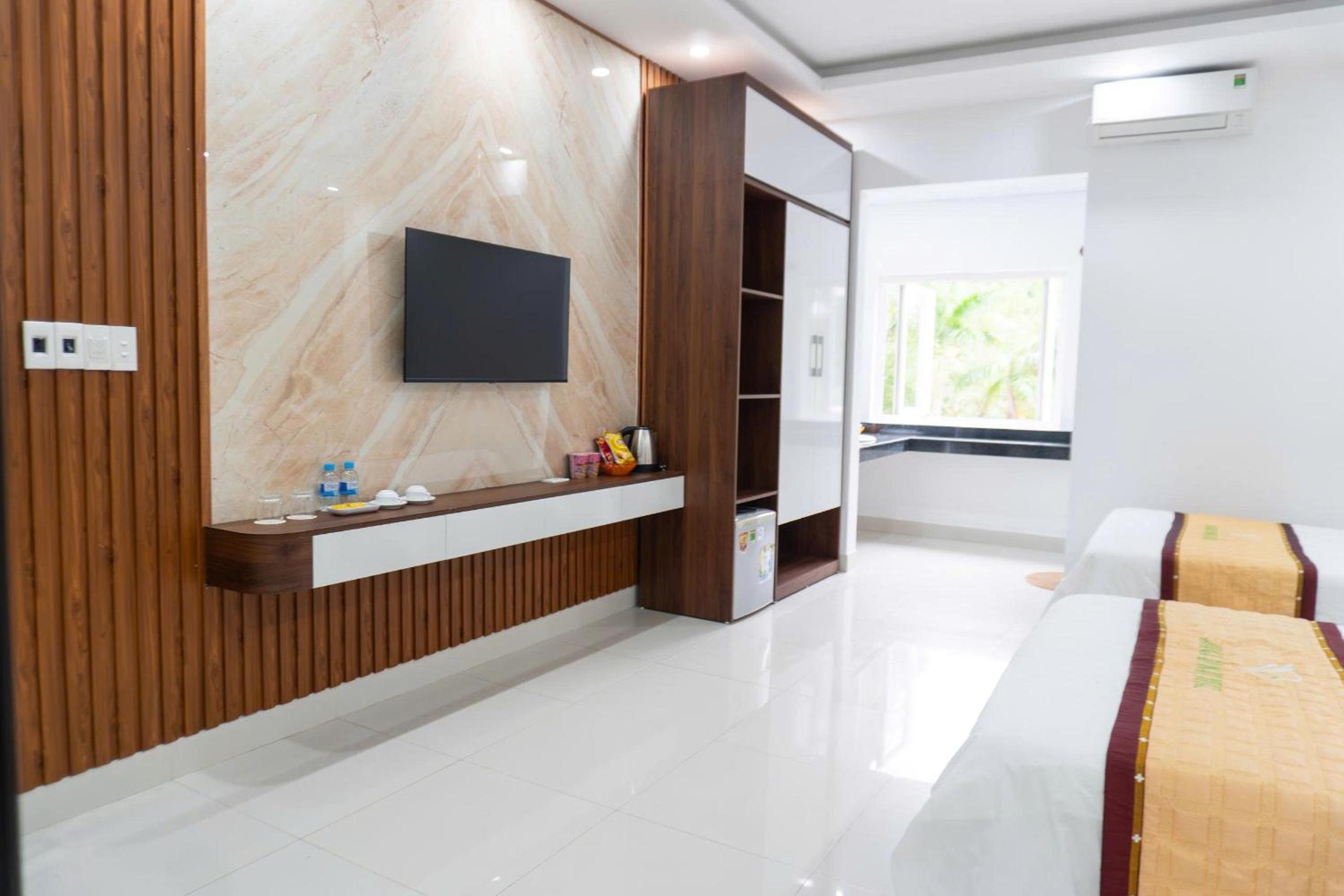 Superior Double or Twin Room with Pool View photo 2