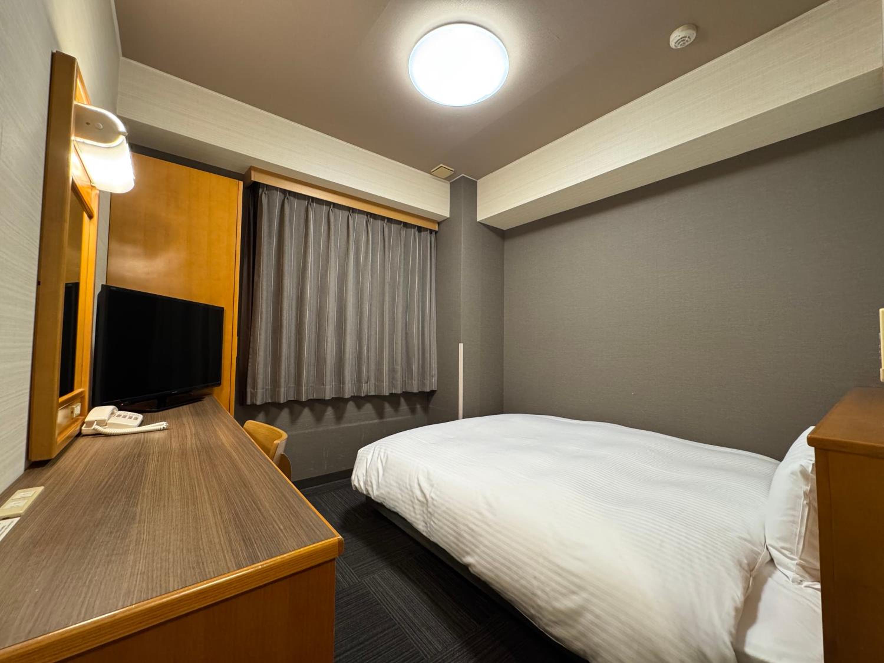 Single Room - Non-Smoking - No Daily Cleaning photo 2