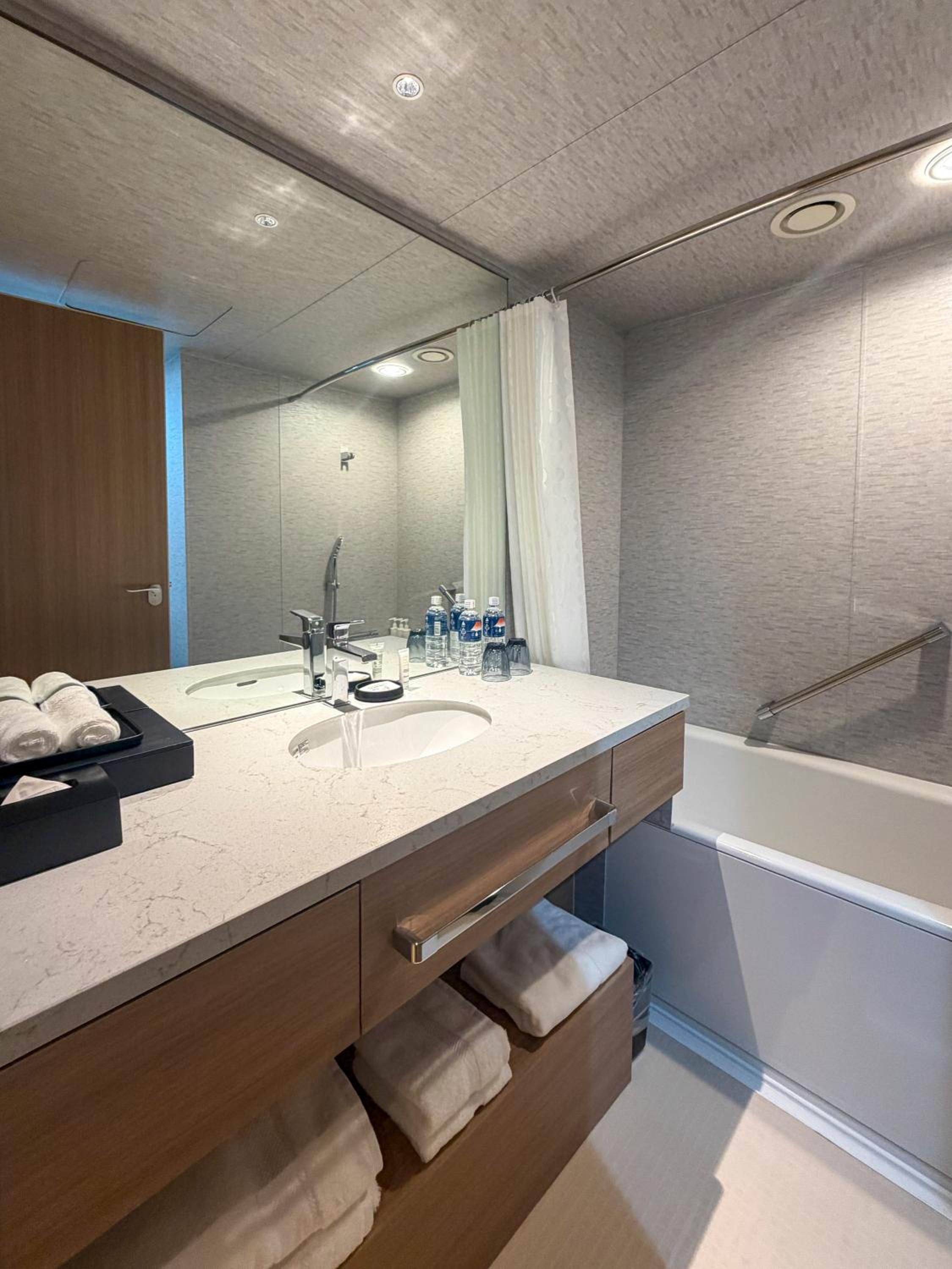 Triple Room with Three Single Beds - Photo 4