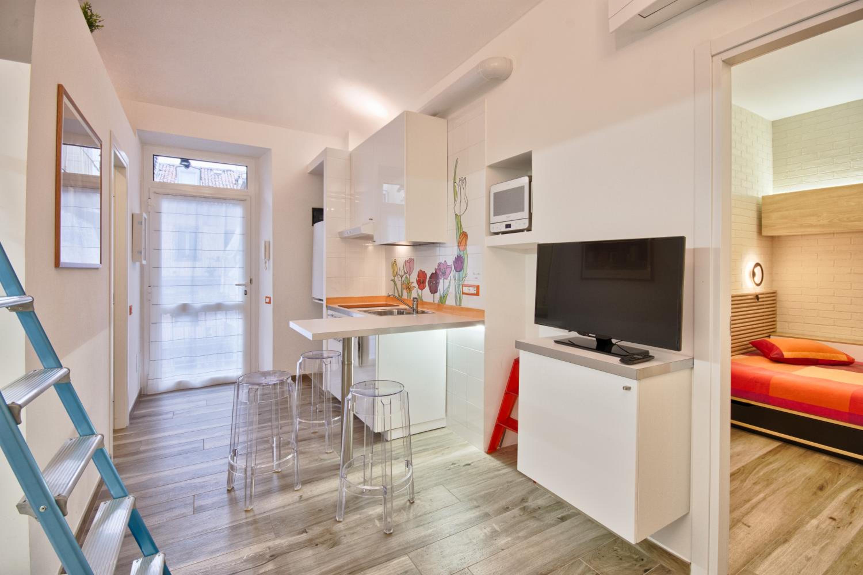 One-Bedroom Apartment photo 2