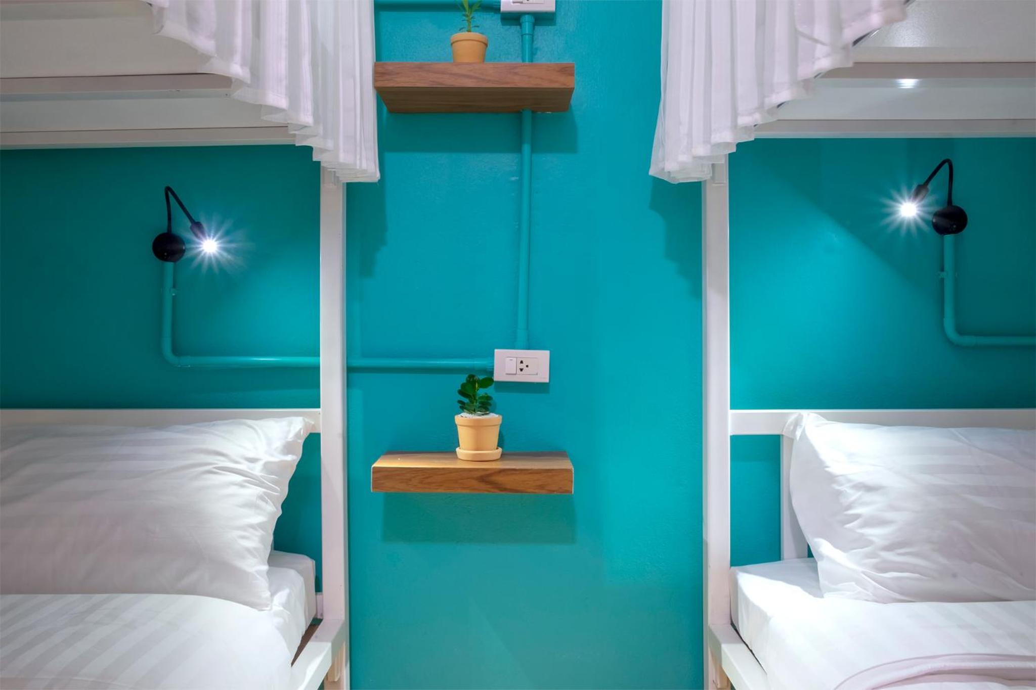 Quadruple Room with Shared Bathroom - Photo 4