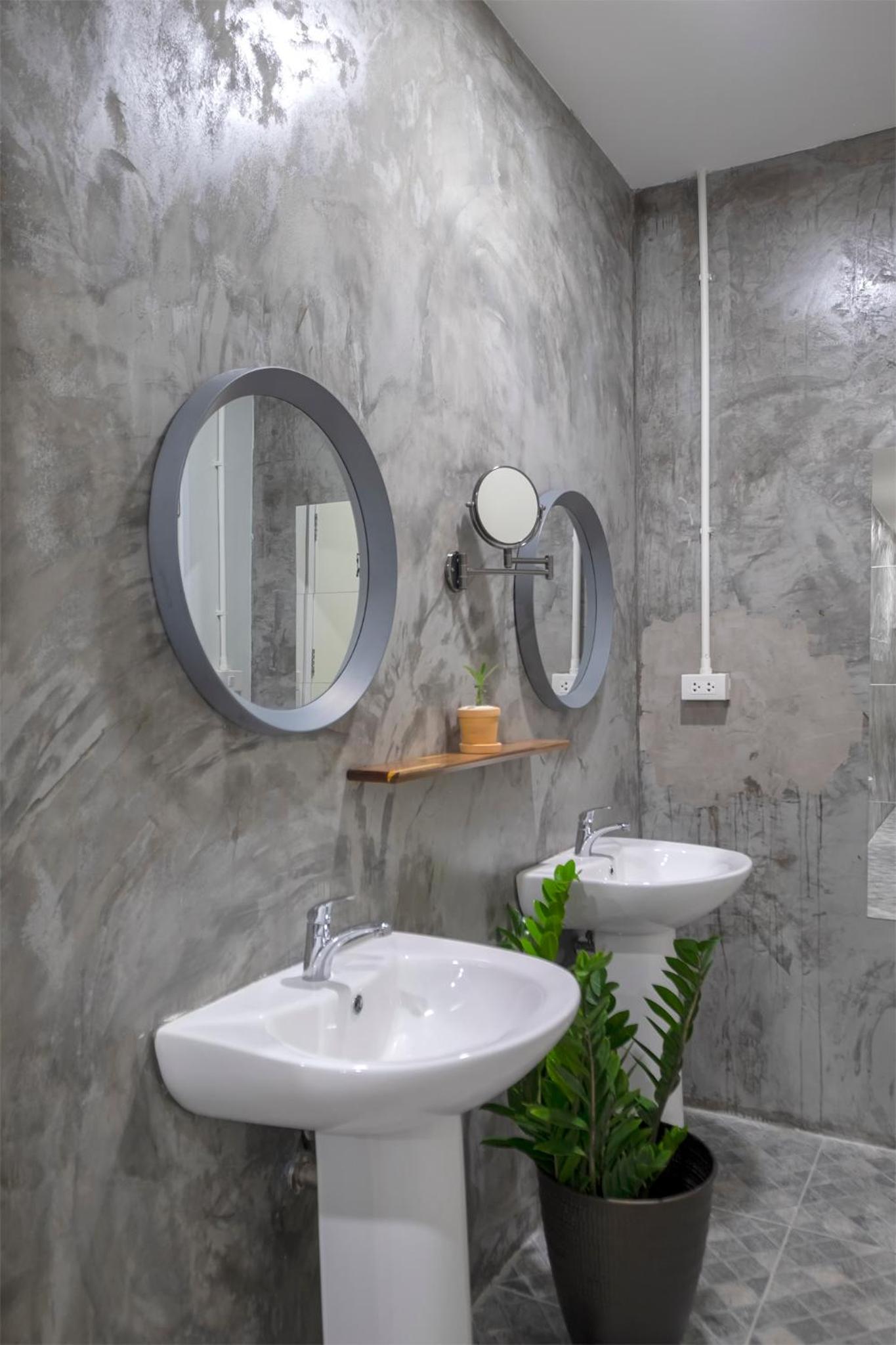 Quadruple Room with Shared Bathroom - Photo 2