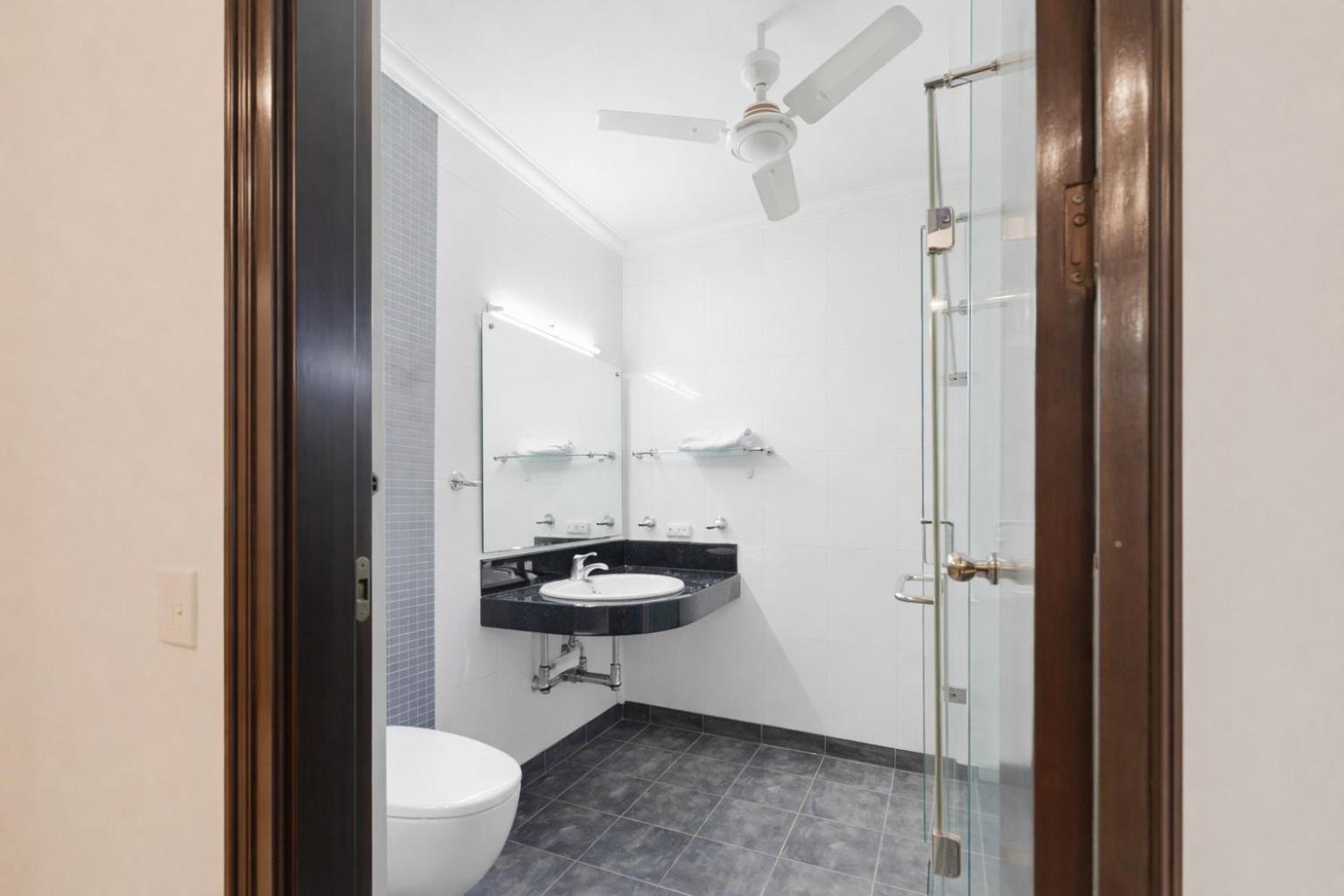Superior King Room - Photo 8