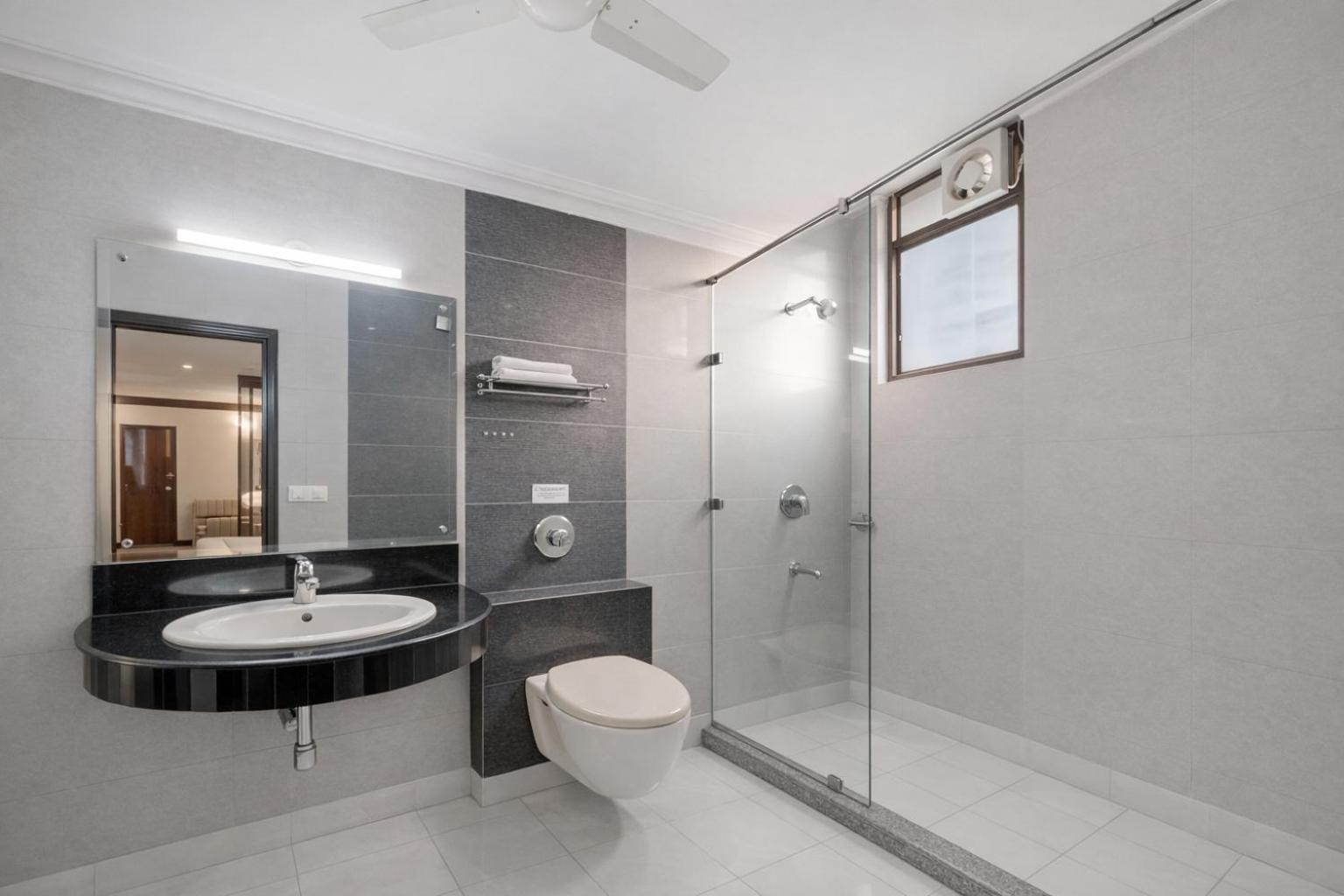 Suite - Photo 10