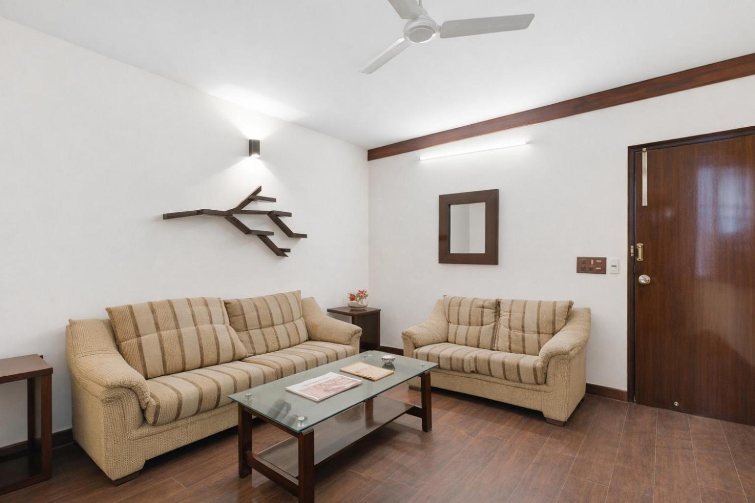 Suite - Photo 1