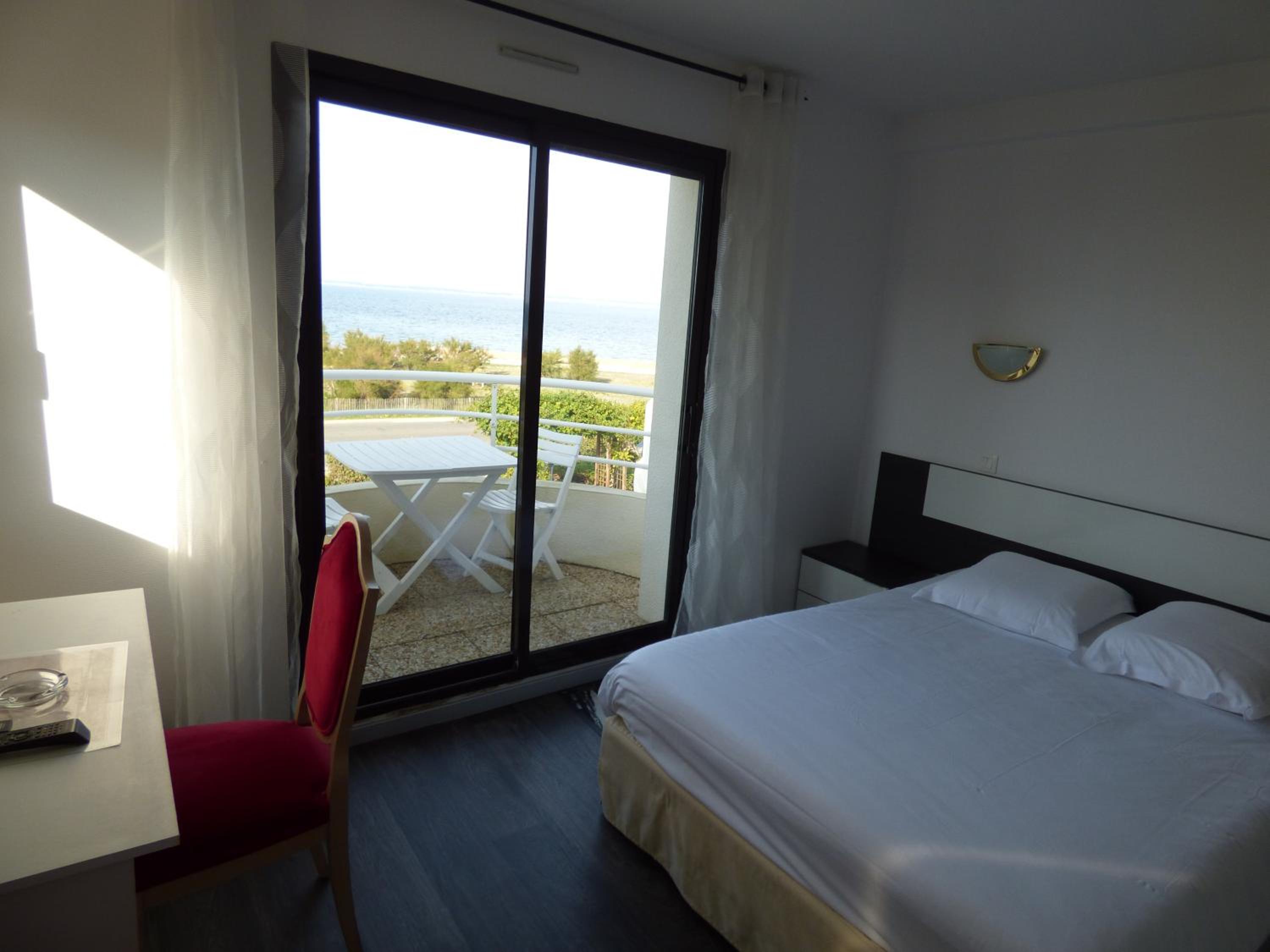 Double Room With Terrace/Balcony And Sea View   photo 3
