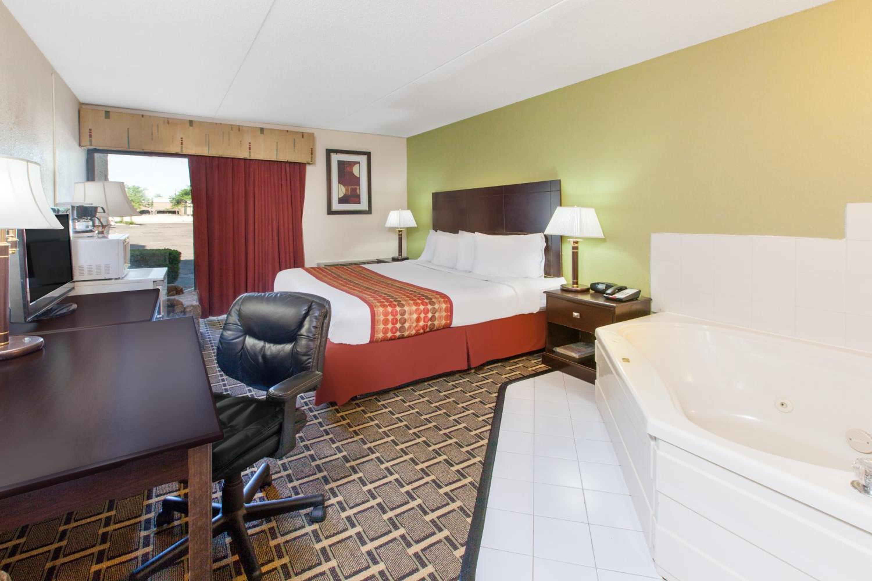 Deluxe King Room - Non-Smoking photo 1
