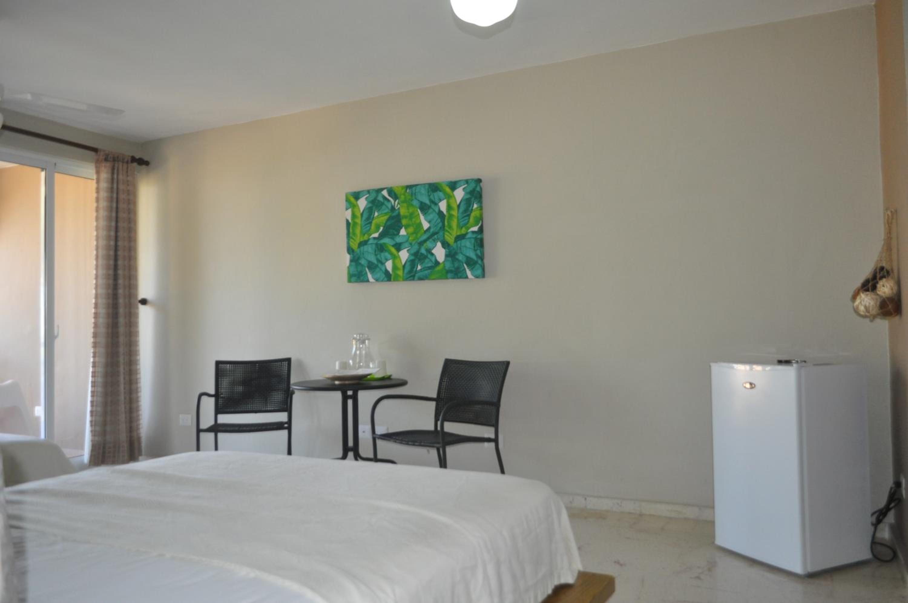 Queen Room with Two Queen Beds photo 2