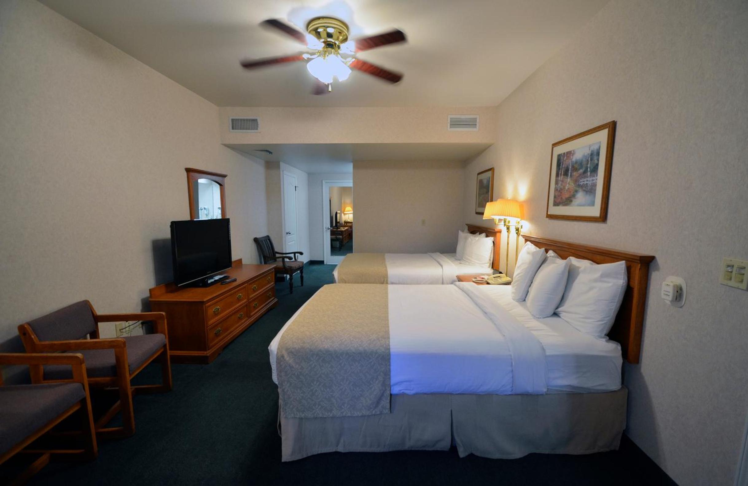 Queen Room with Two Queen Beds photo 1