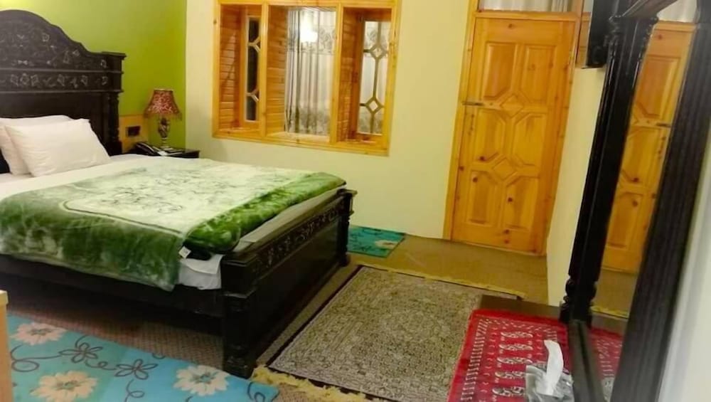 Deluxe Double or Twin Room photo 3