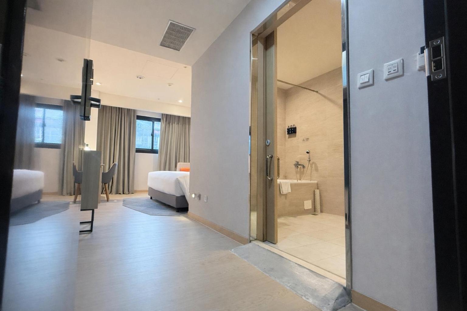 Queen Room - Accessible