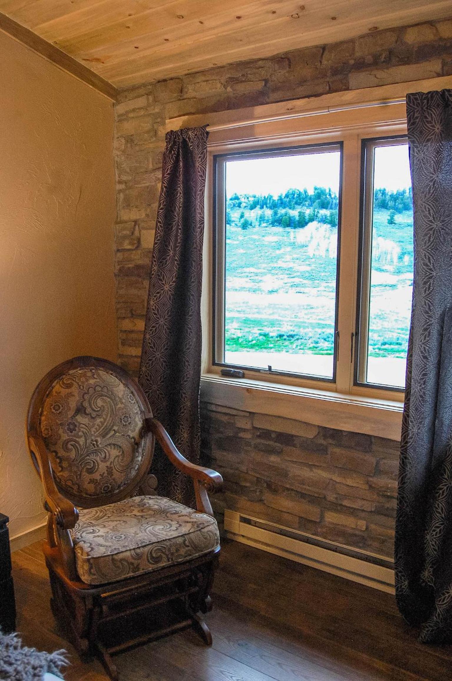 Deluxe King Room - Photo 2