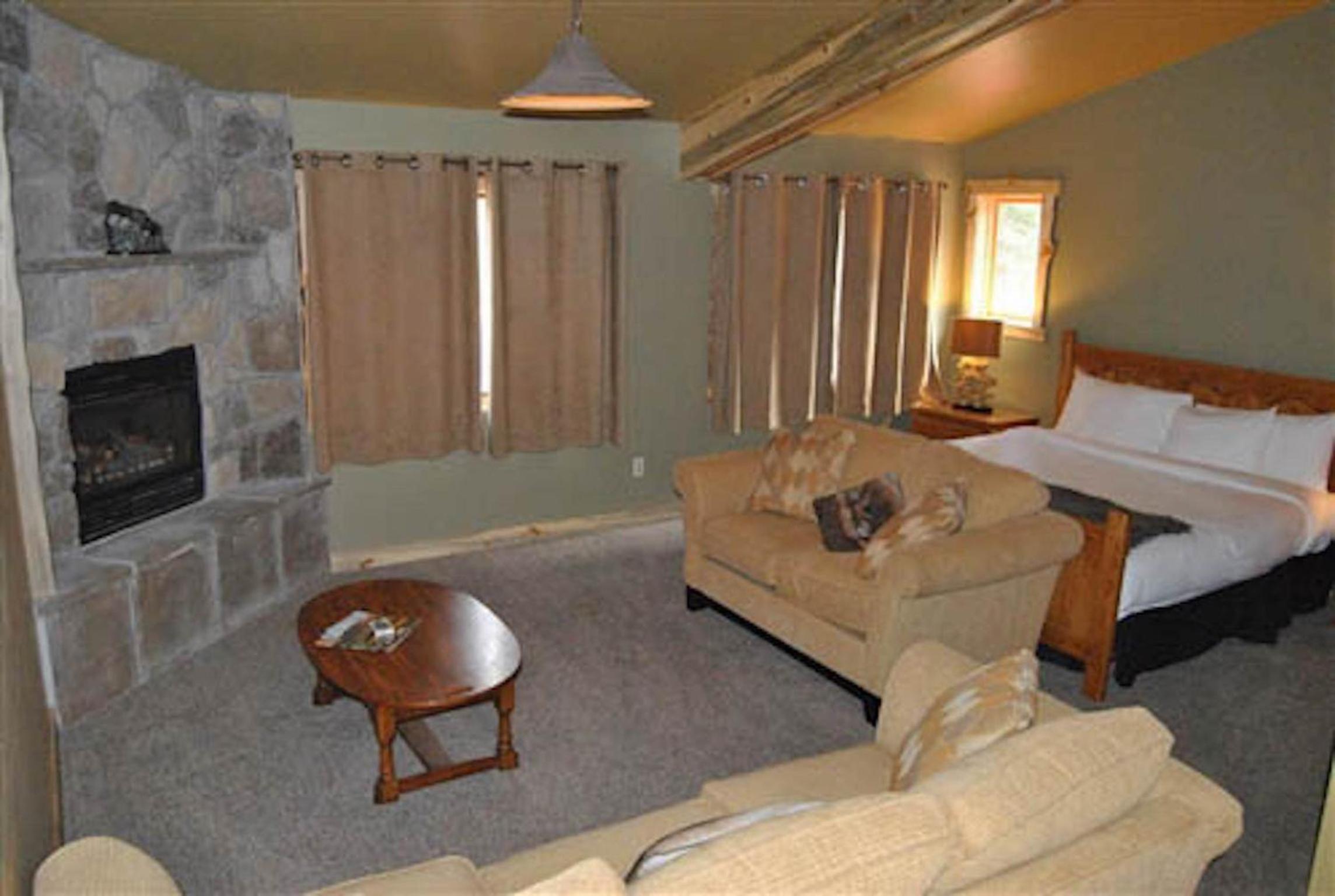 King Suite - Photo 1