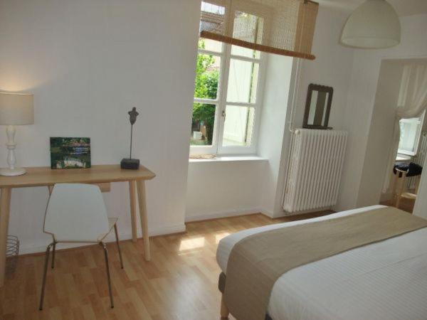 One-Bedroom House - Photo 8