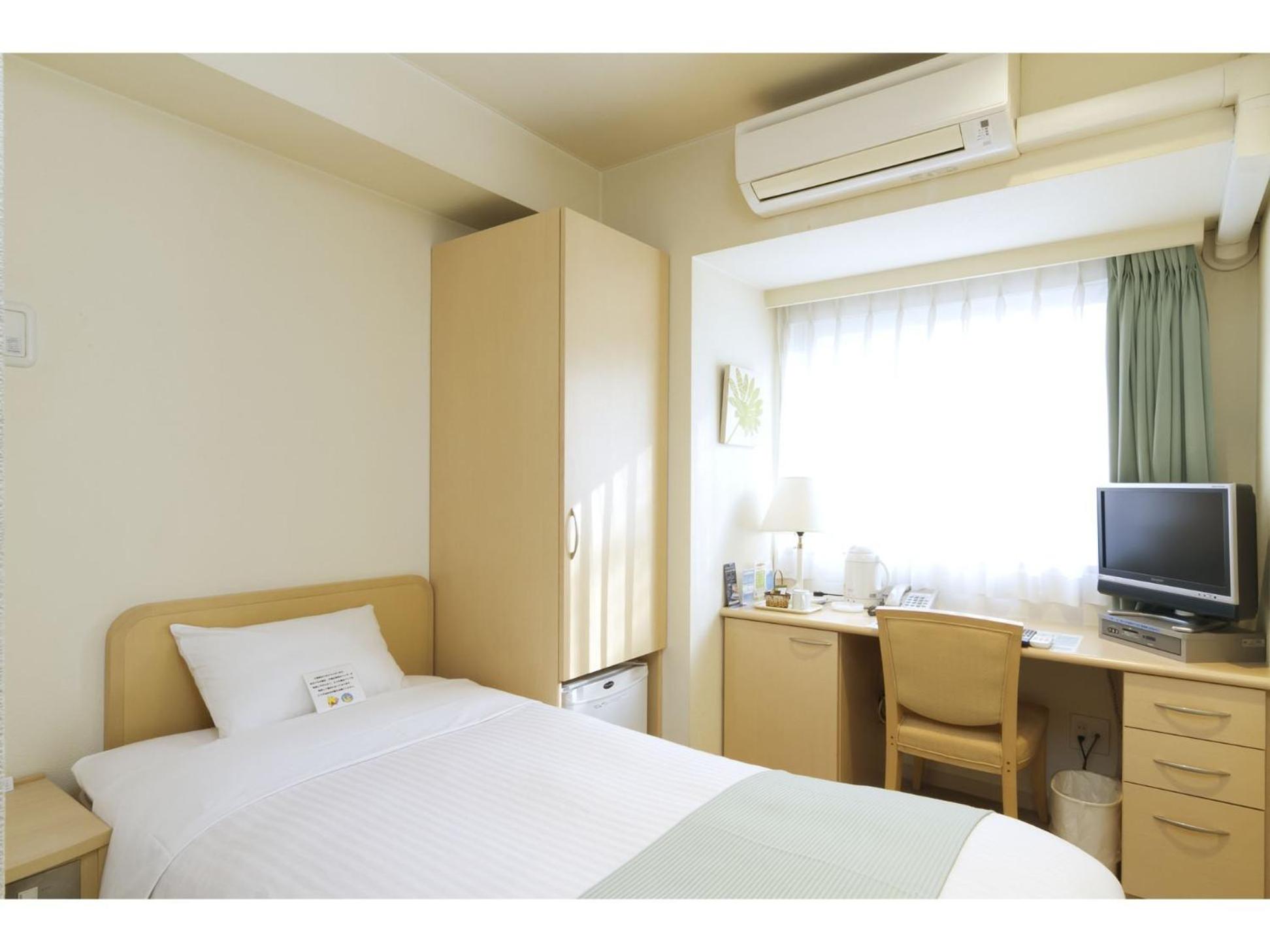 Single Room - Non-Smoking photo 3